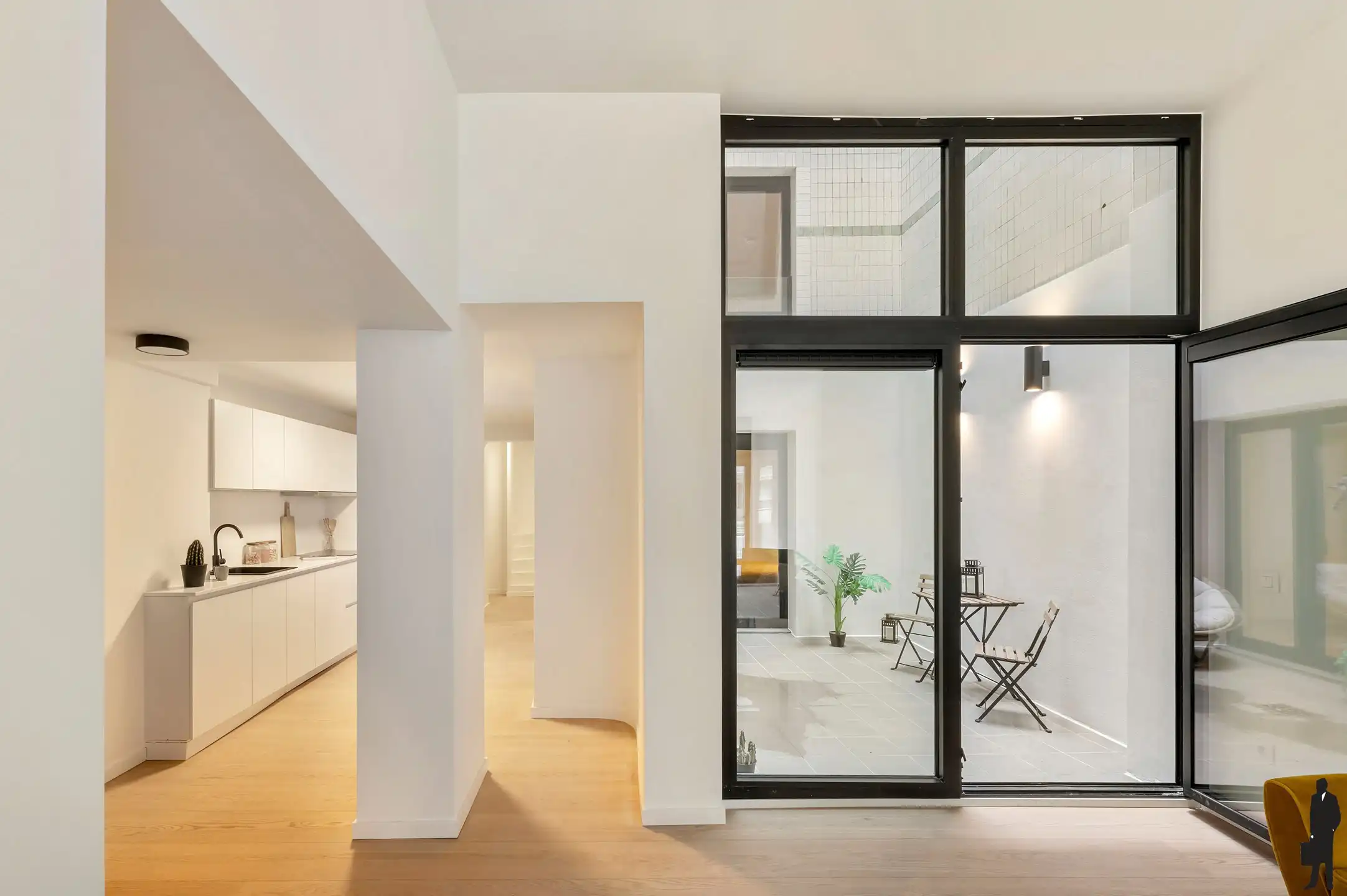 Gerenoveerde duplex met terras foto 6