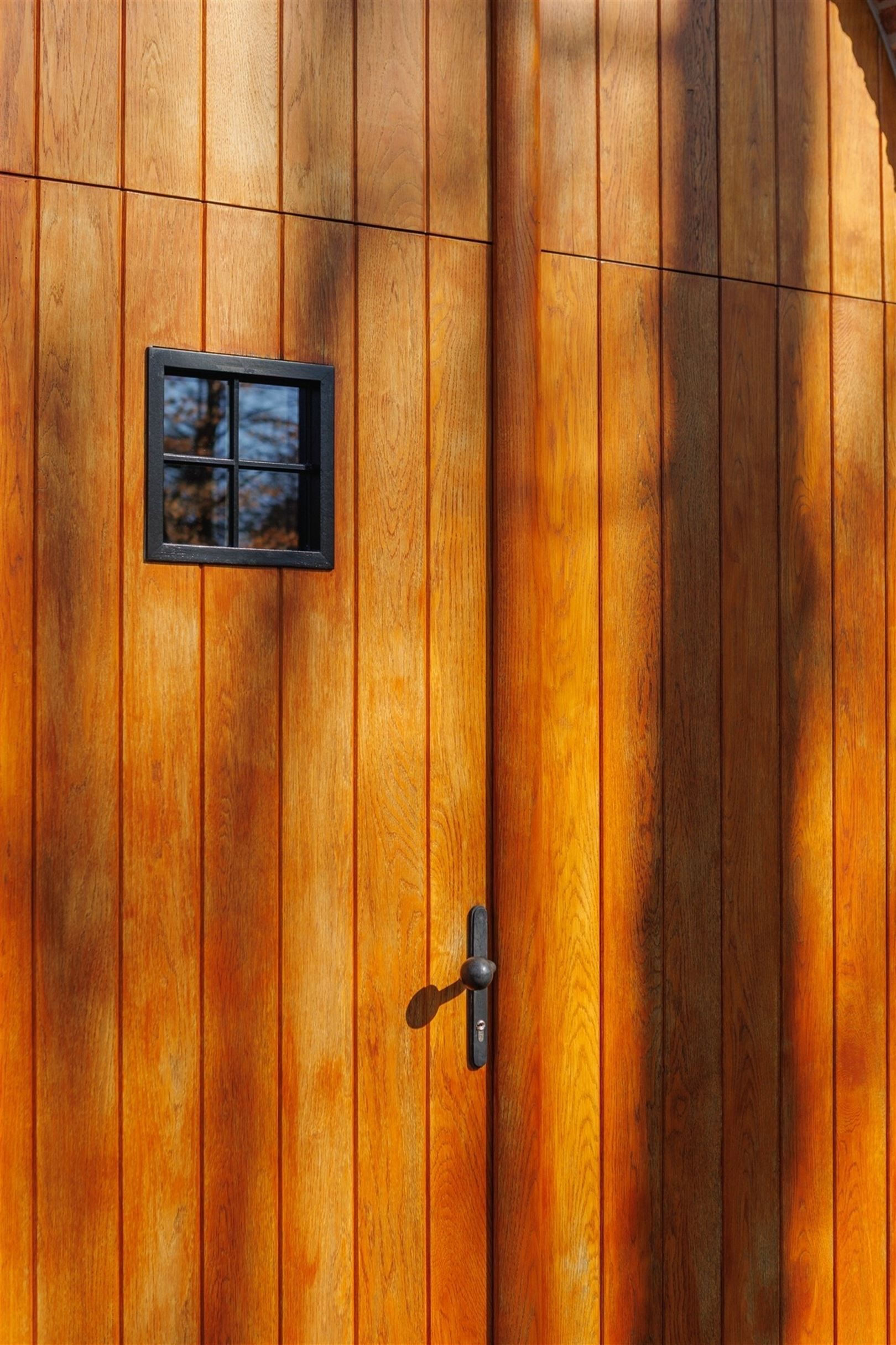 Eigentijdse luxe half open woning in een rustige setting foto 37