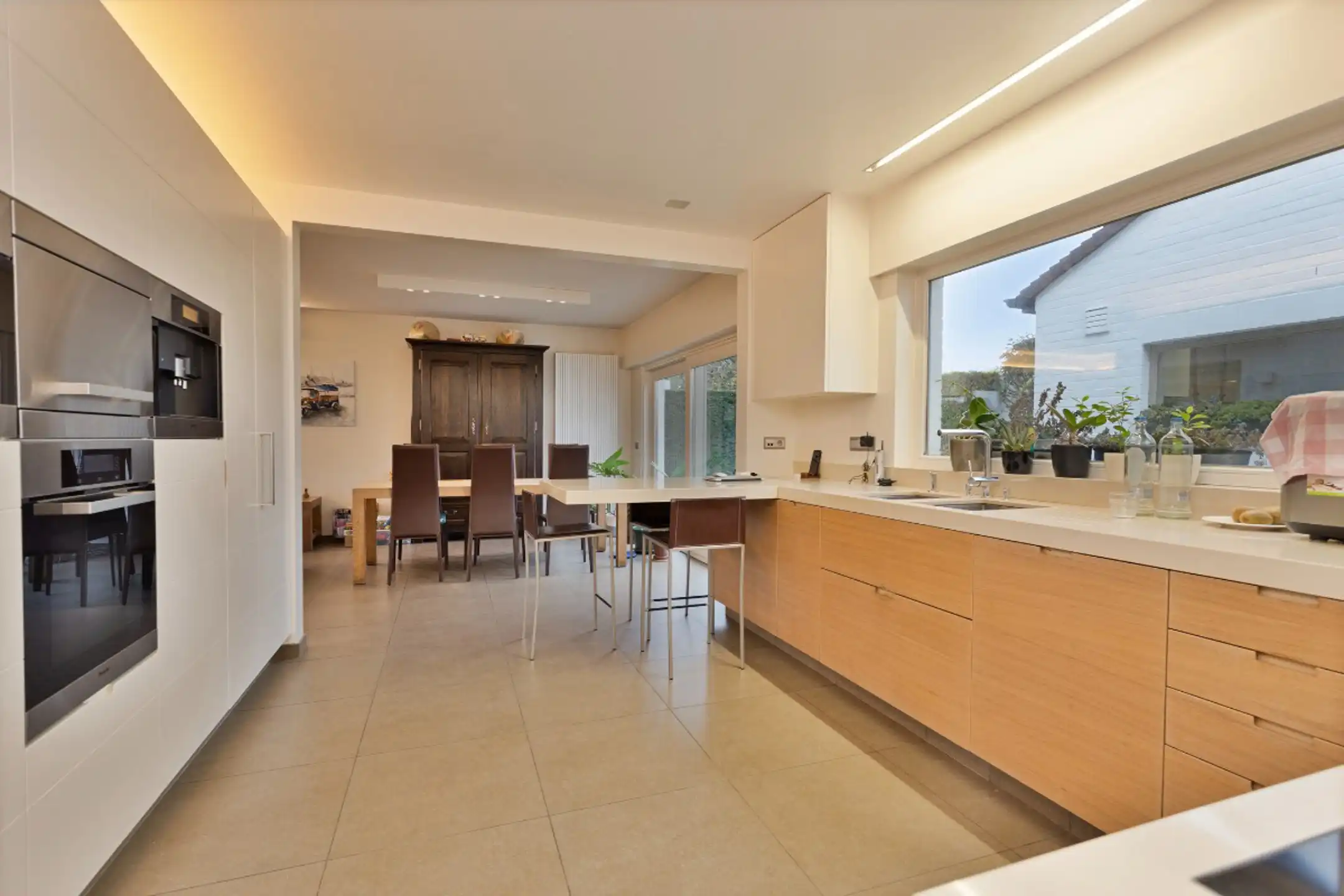 Modern ingerichte villa met loods in Moerkerke foto 15