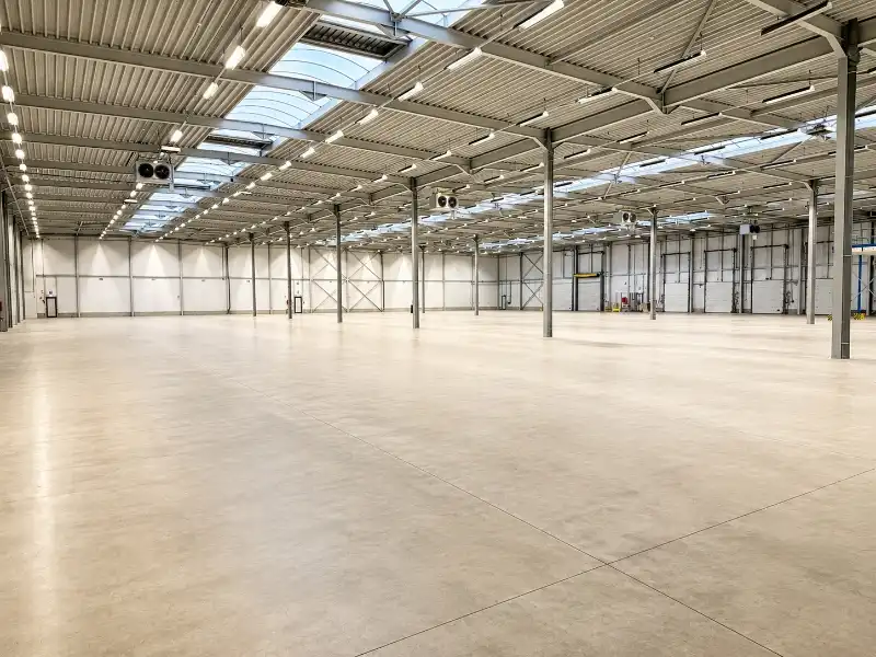 Industrieel gebouw te huur foto {{pictureIndex}}