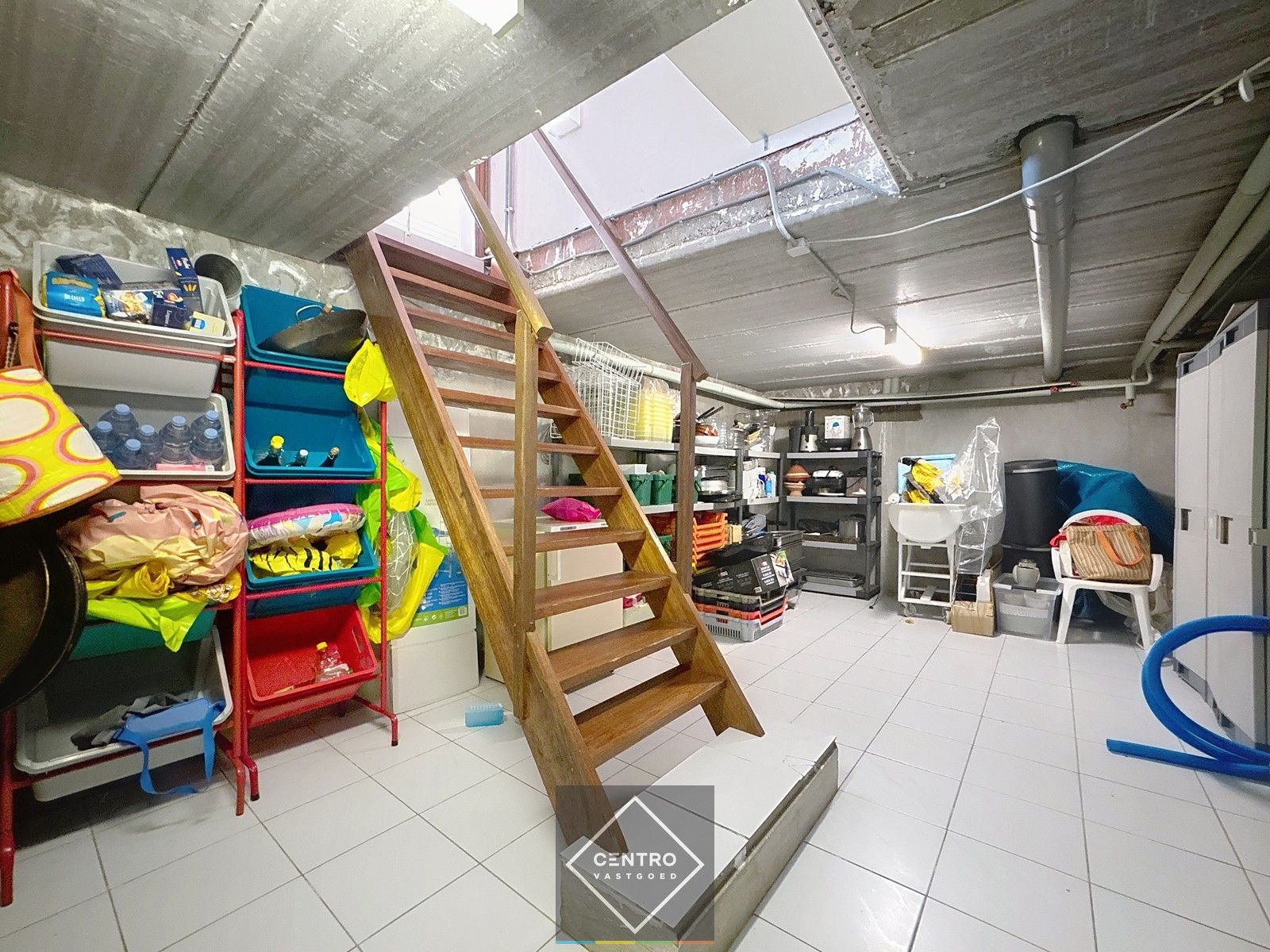 Instapklare VILLA met 5 slpkms, dubbele garage en een ruime aangelegd tuin met terrassen en bijgebouwen in een rustige omgeving te Zuienkerke! foto 16