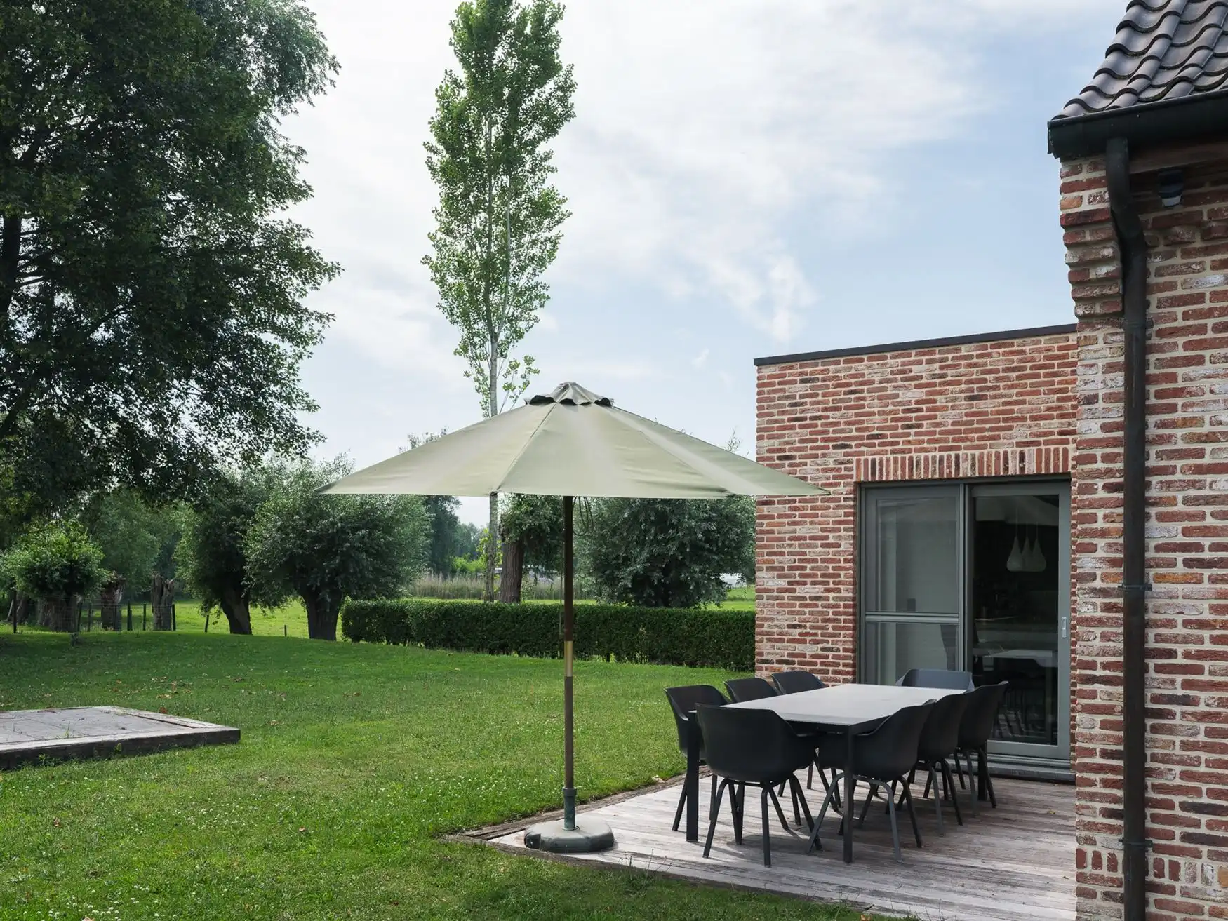 Exclusieve farmhouse te midden van de velden in Drongen foto 17
