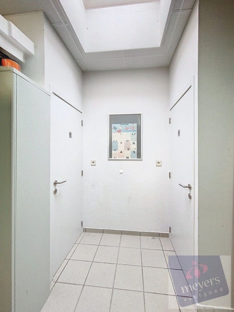 Instapklaar kantoor of praktijkruimte (155m²) op toplocatie in Alken foto 16