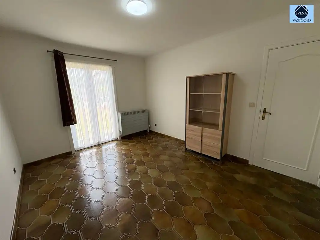 HALFOPENBEBOUWING MET 3 SLAAPKAMERS, TUIN EN GARAGE foto 8