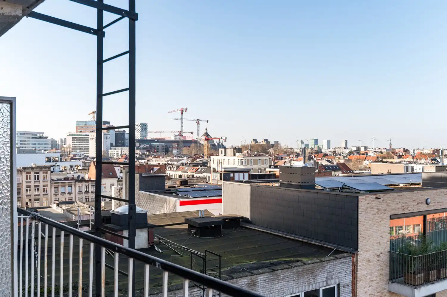 Gerenoveerd appartement met 2 slaapkamers en staanplaatsen te Antwerpen! foto 16