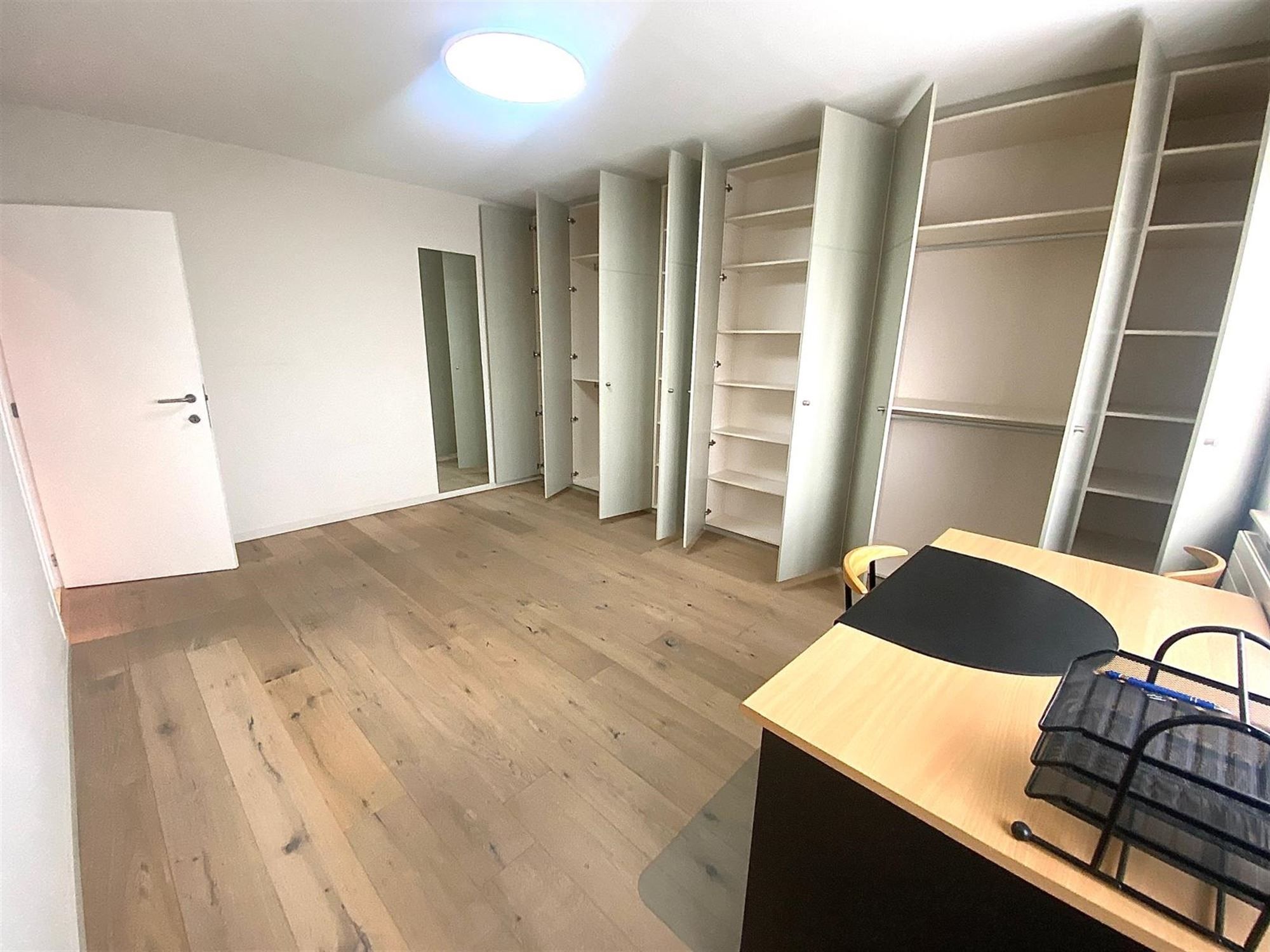 Prachtig appartement met 4 slaapkamers en groot terras in het centrum van Aalst foto 8