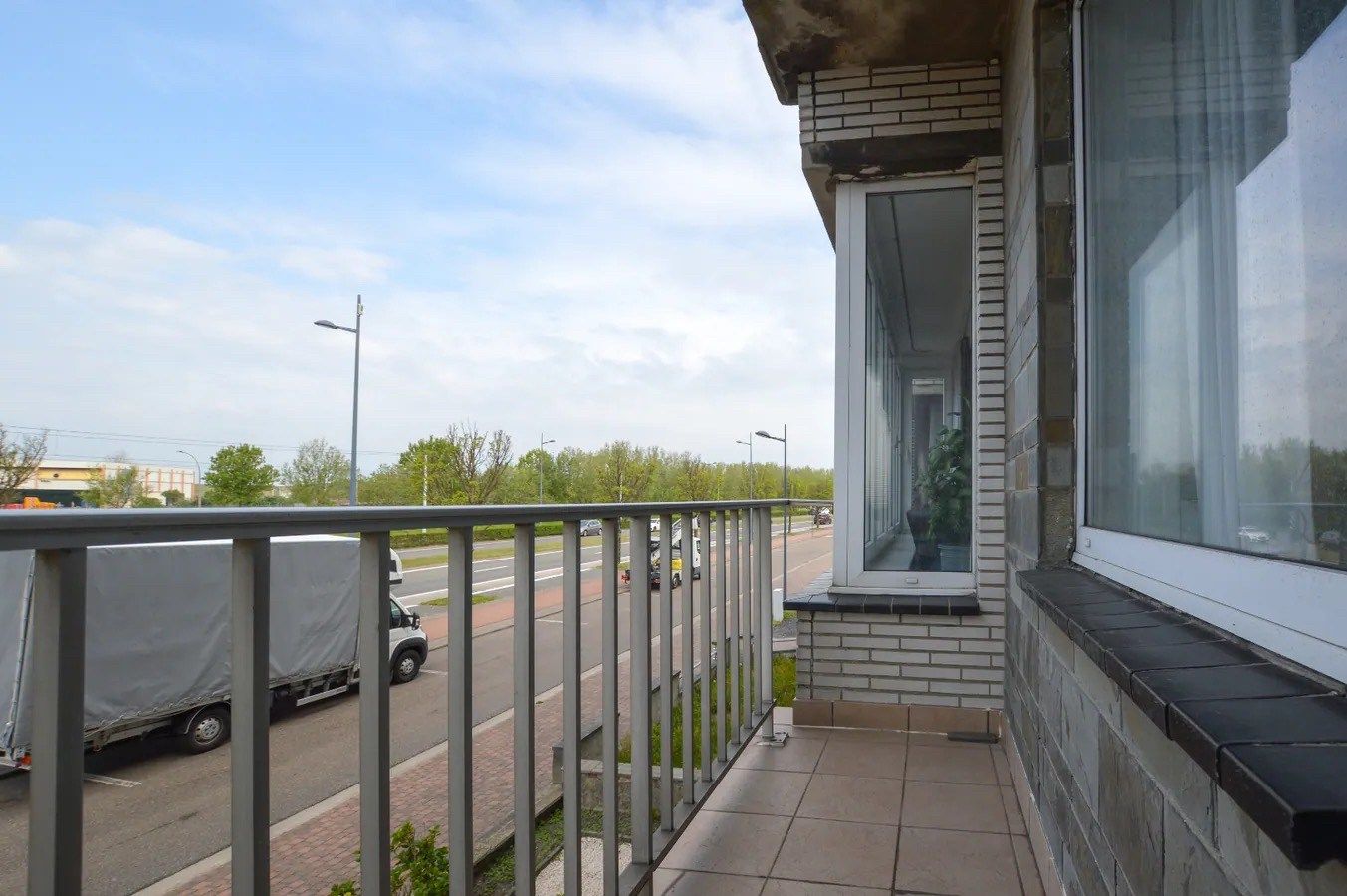 Lichtrijk twee slaapkamer appartement te huur in Oostende foto 11