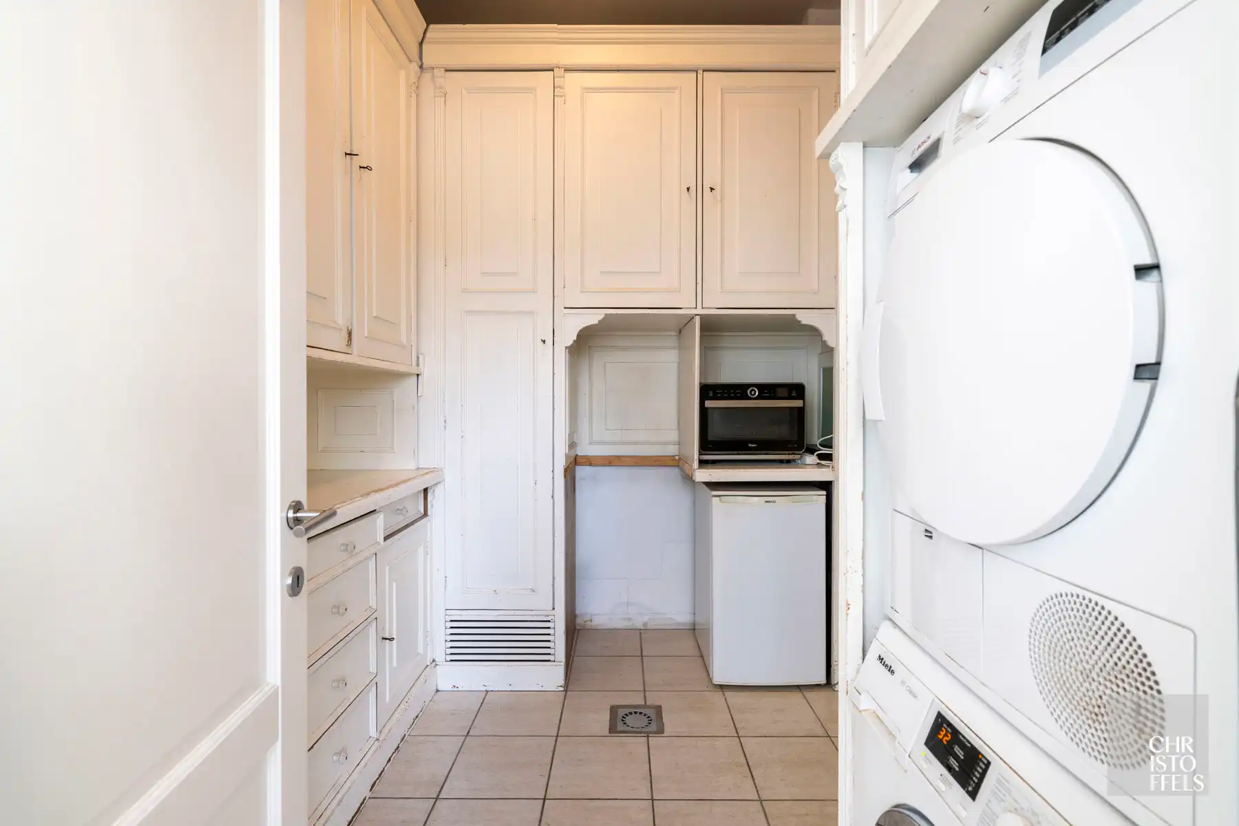 Tijdloze elegante villa met praktijkruimte (422 m²) op perceel van 1.672 m² foto 26