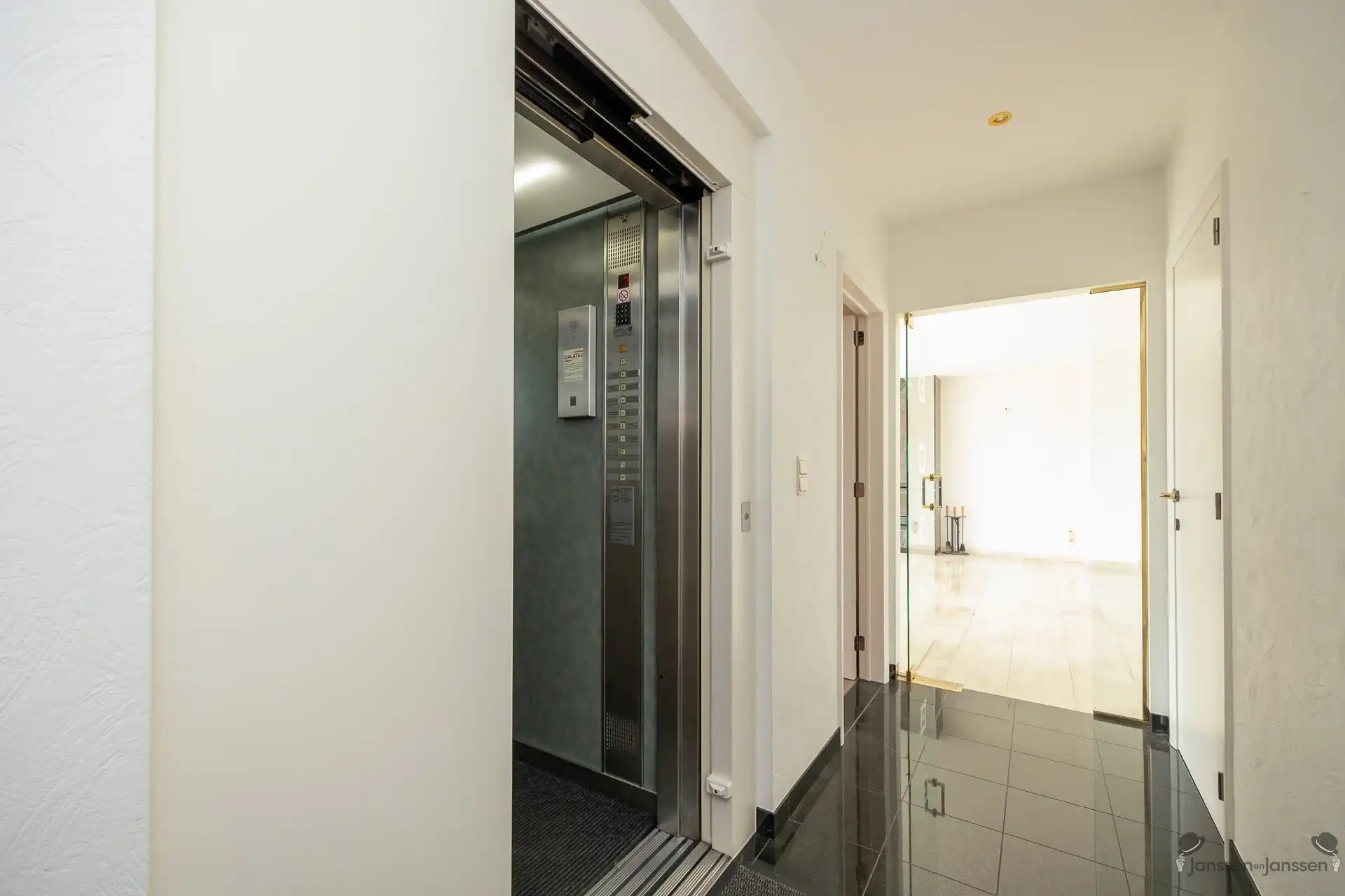 Lichtrijk penthouse met ruime terrassen en panoramisch uitzicht! foto 27