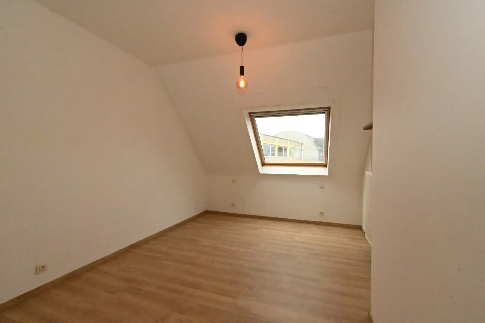 Dakappartement met 2 slaapkamers gelegen dorpskern Knesselare foto 17
