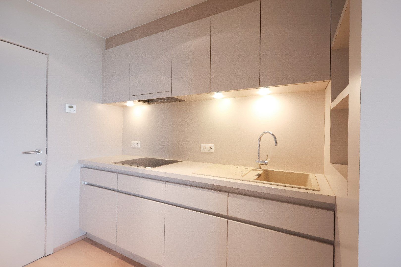 Prachtig appartement met frontaal zeezicht op de zeedijk Oostduinkerke foto 6