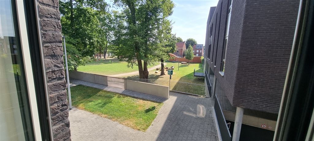 Mooi en lichtrijk appartement met 2 slaapkamers foto 15