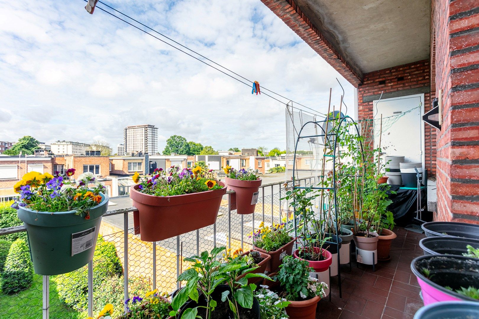Te renoveren 2-slaapkamer appartement (107m²) met twee terrassen! foto 2