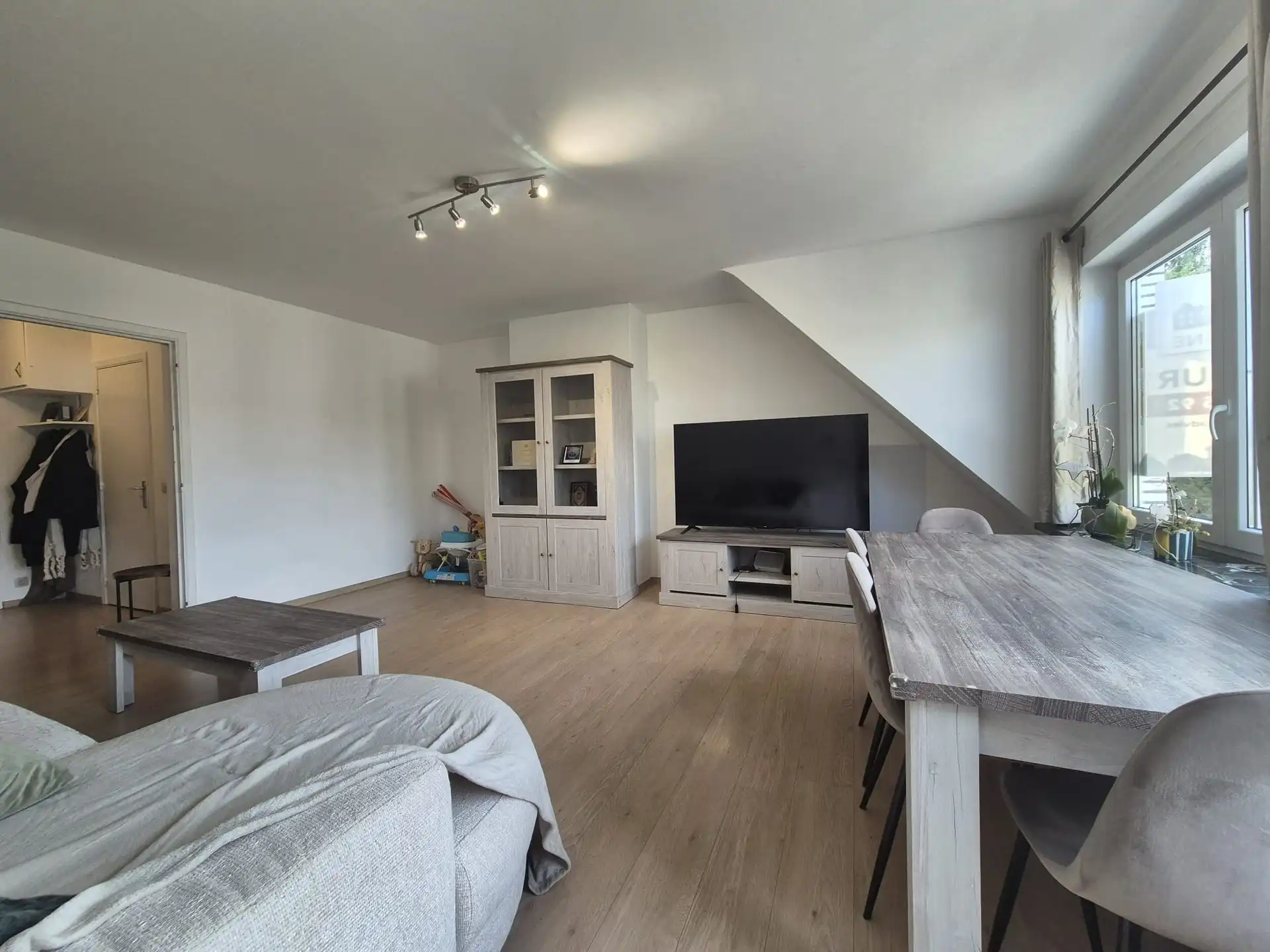 Mooi en rustig gelegen instapklaar appartement met zongericht terras en garage. foto 3