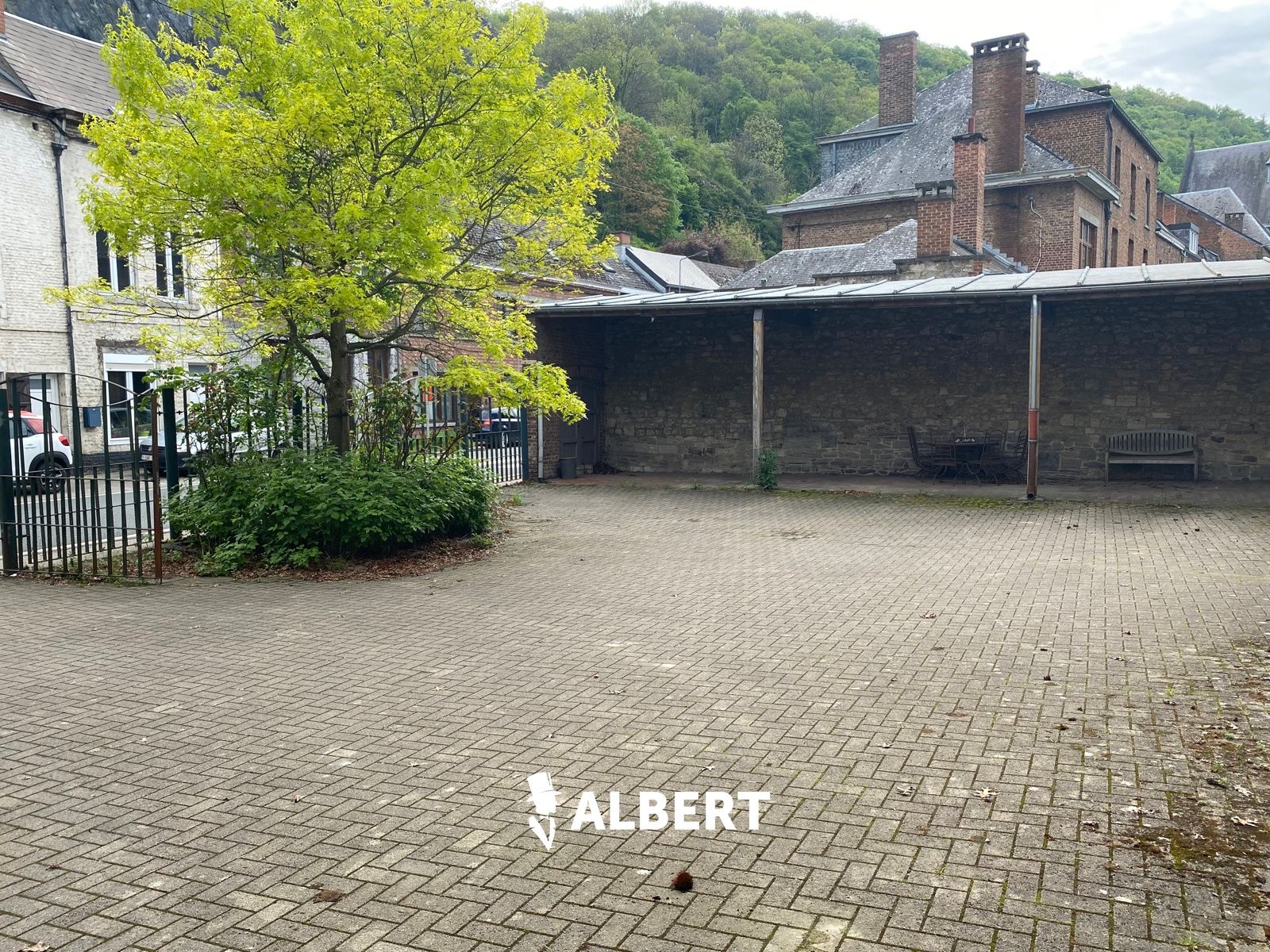 Prachtig gerenoveerde ruime woning (oude school) in Dinant! foto 35