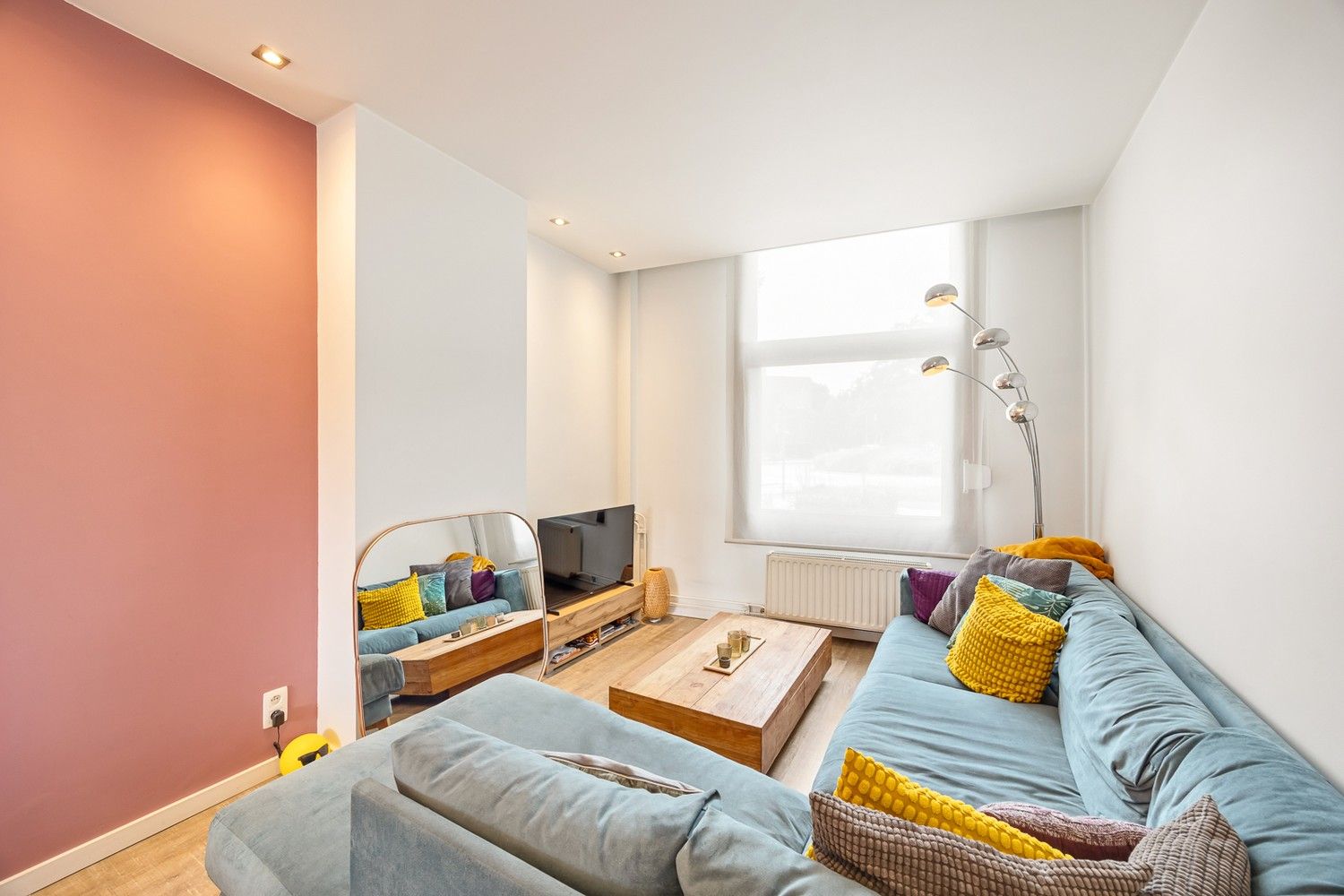 Moderne, instapklare woning (±130 m²) met 3 slaapkamers, badkamer en stadstuin van ±25 m² foto {{pictureIndex}}