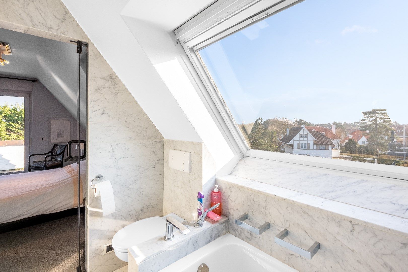 Uniek gelegen appartement (plateau) in een villa residentie met weidse zichten op enkele passen van het Albertplein en de Zeedijk.  foto 15
