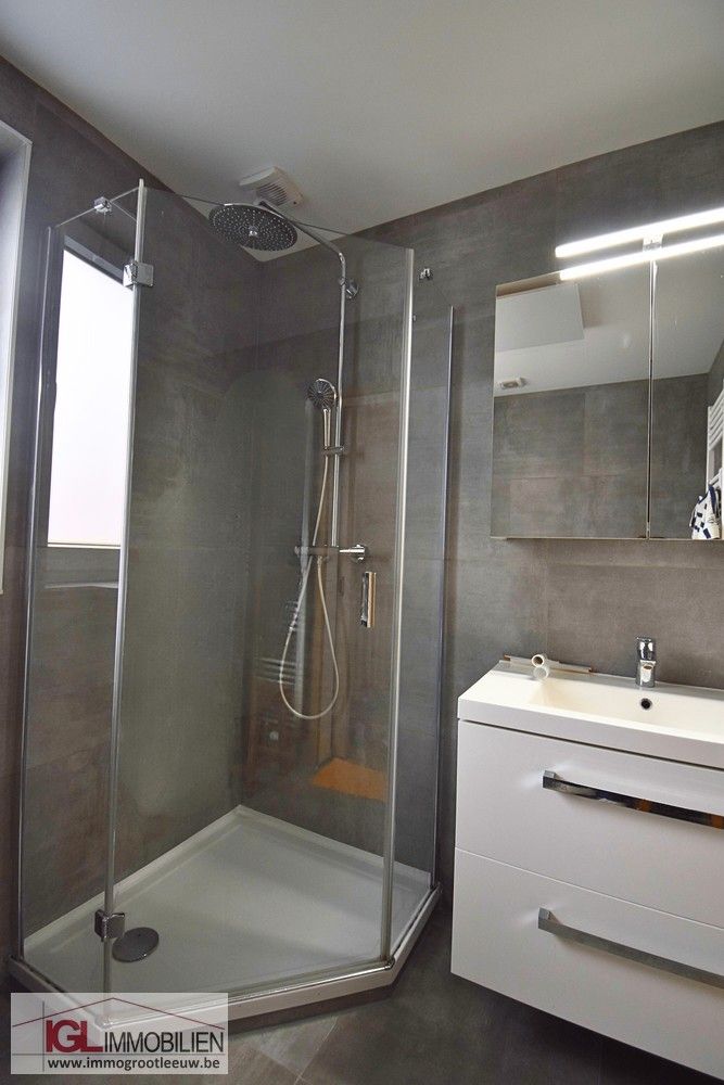 Smaakvol gerenoveerde woning met 3 slaapkamers, tuin en garage foto 11