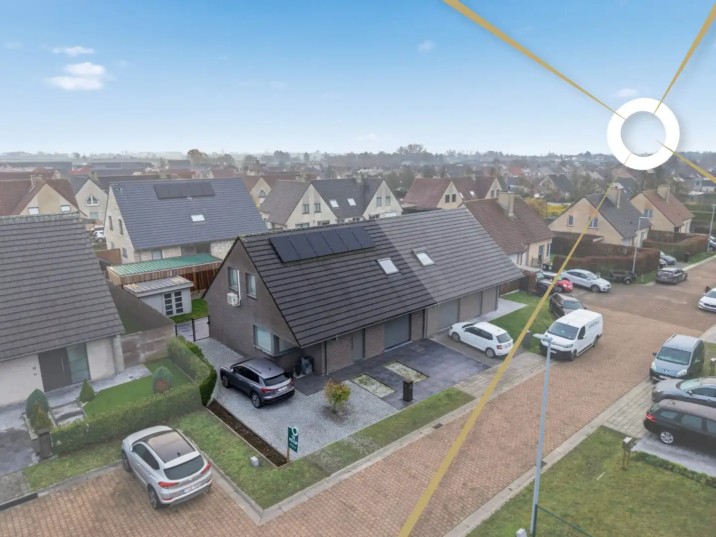 Instapklare halfopen bebouwing op topligging in Diksmuide foto {{pictureIndex}}