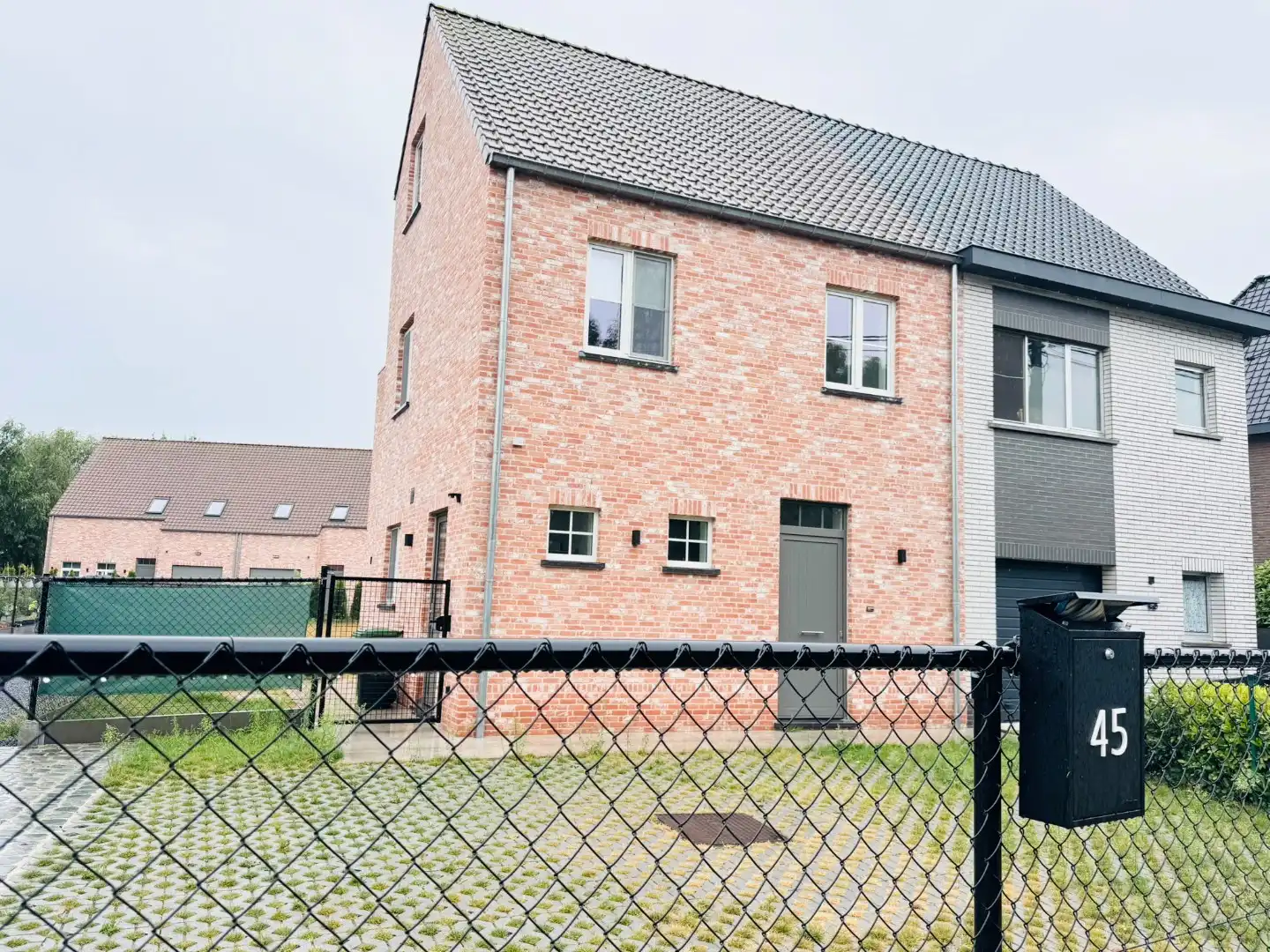 Ruime halfopen nieuwbouwwoning met 3 slaapkamers en tuin foto 11