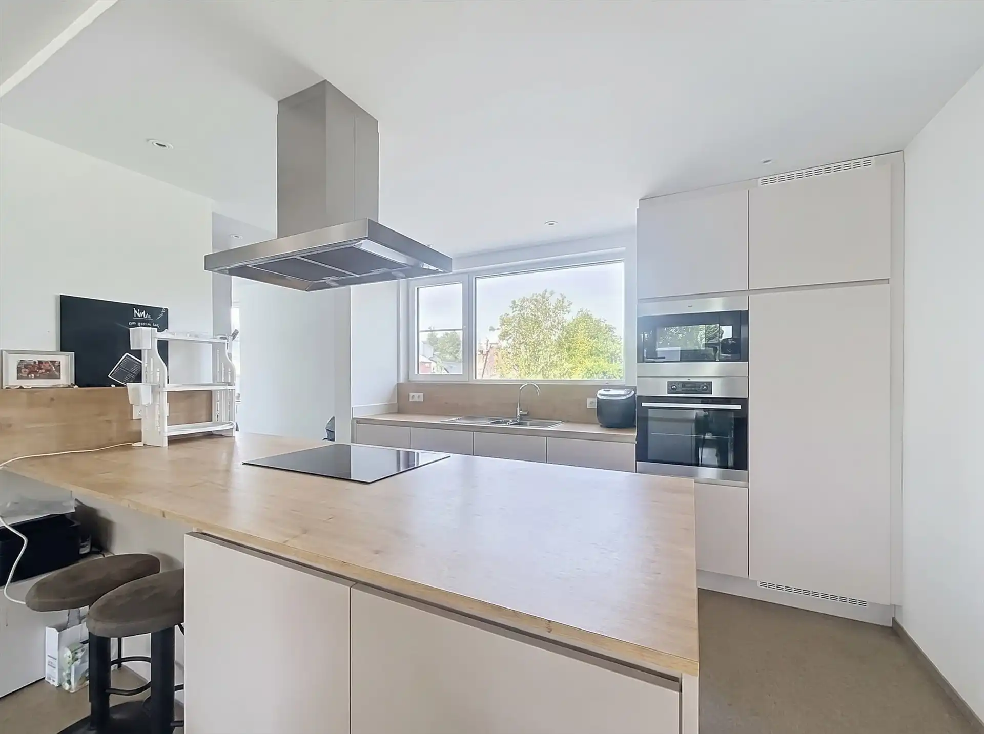 3 slaapkamer appartement met ruim terras en 2 autostaanplaatsen foto 5