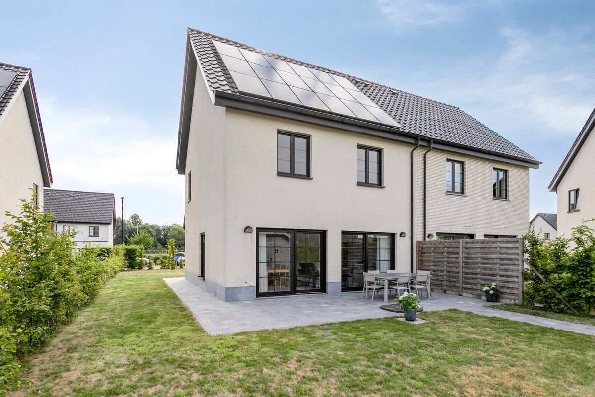 Recente halfopen woning met 4 slaapkamers en garage! foto 21