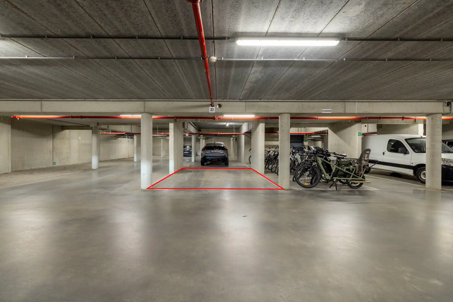 Ruim appartement met 2 slpks, terras van 71m2 en 2 staanplaatsen foto 20