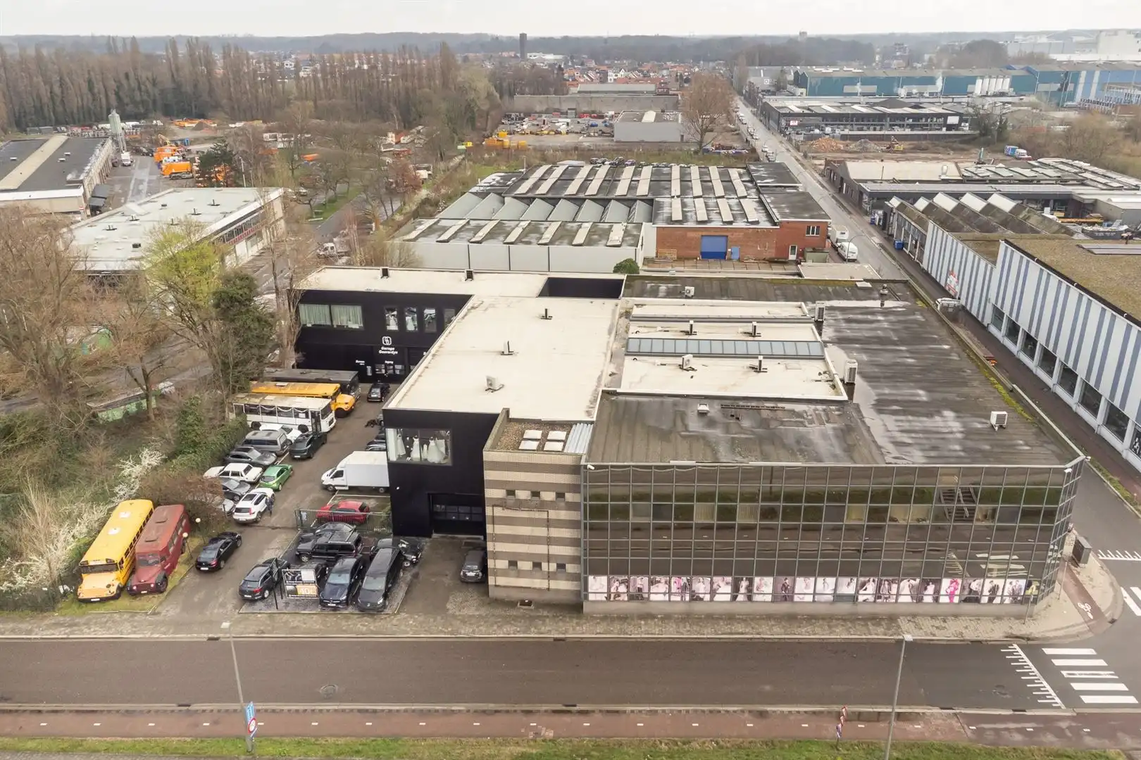 Multifunctioneel bedrijfsgebouw aan brug van den Azijn foto 20