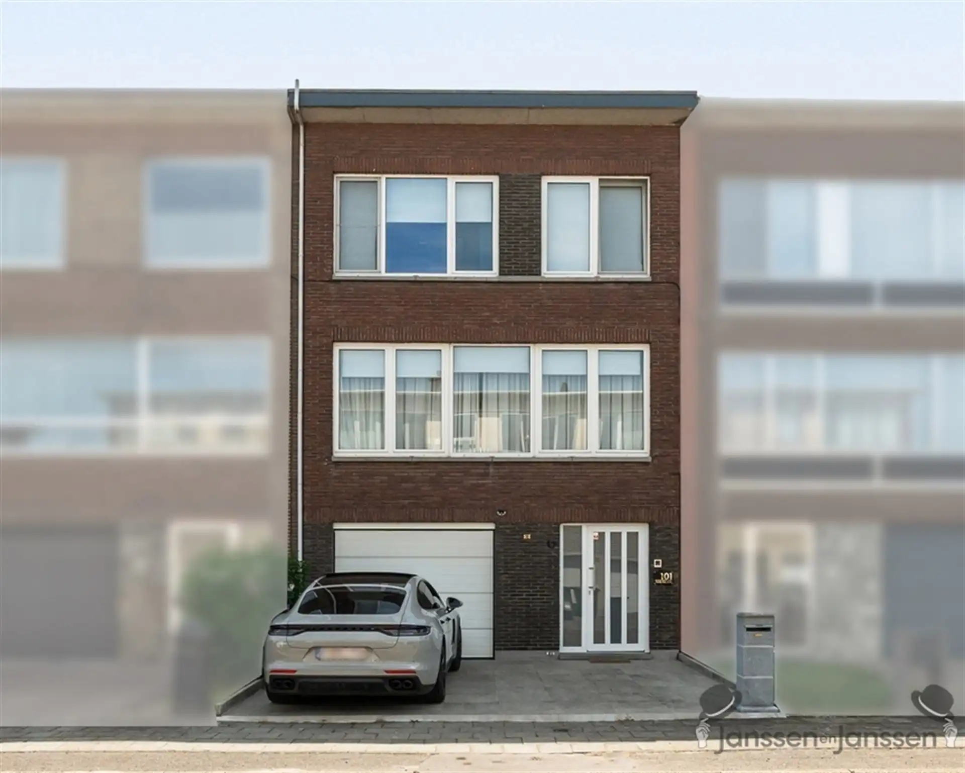 Instapklare bel-etage met 3 à 5 slpk's in Ekeren foto {{pictureIndex}}