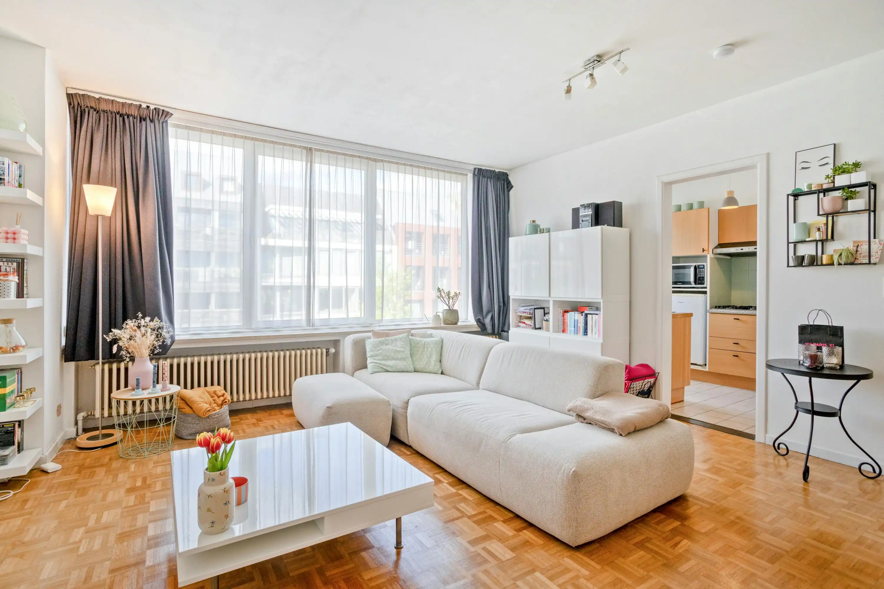 Lichtrijk appartement met 2 slaapkamers te koop in Brugge foto {{pictureIndex}}