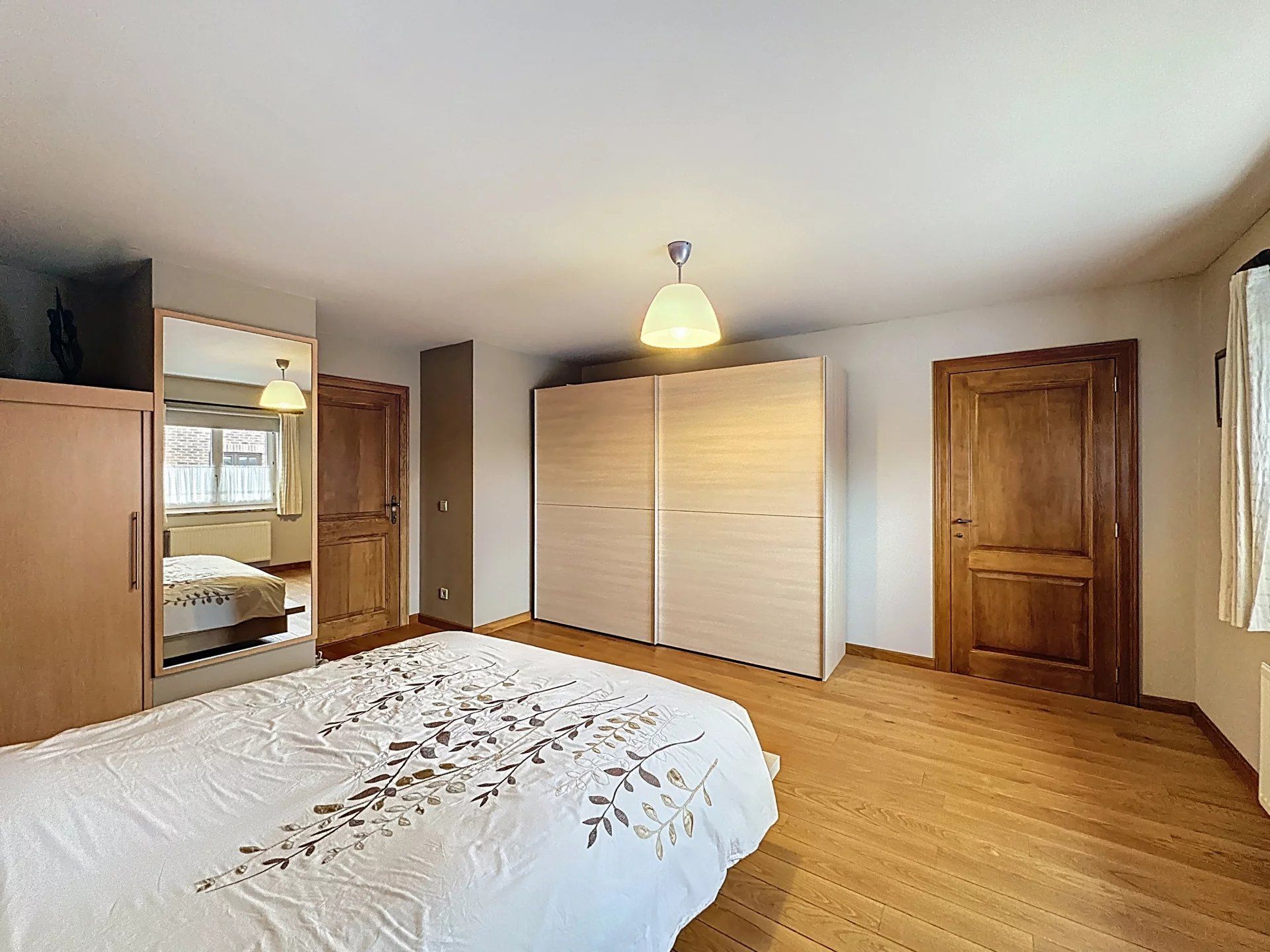 Zeer verzorgde landelijke woning op prachtig perceel met 3 slaapkamers en 2 badkamers. foto 21