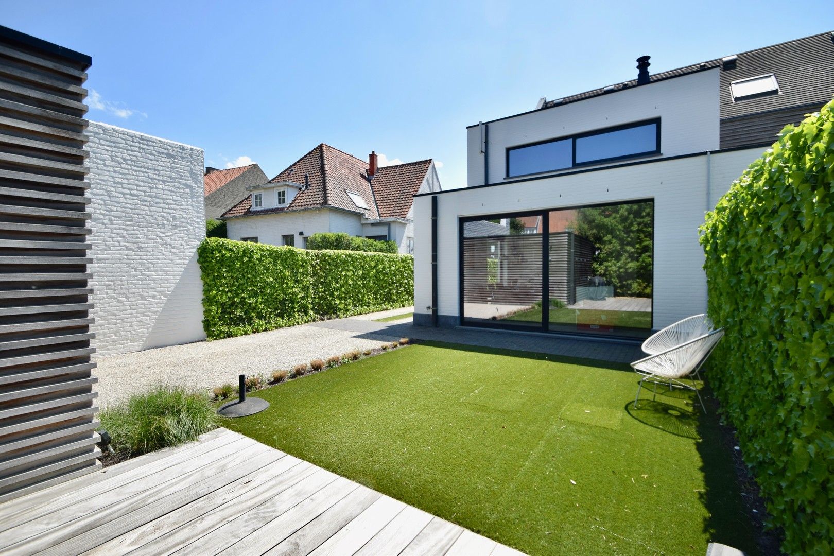 Hedendaagse, recente koppelwoonst centraal gelegen te oud-Knokke. foto 16