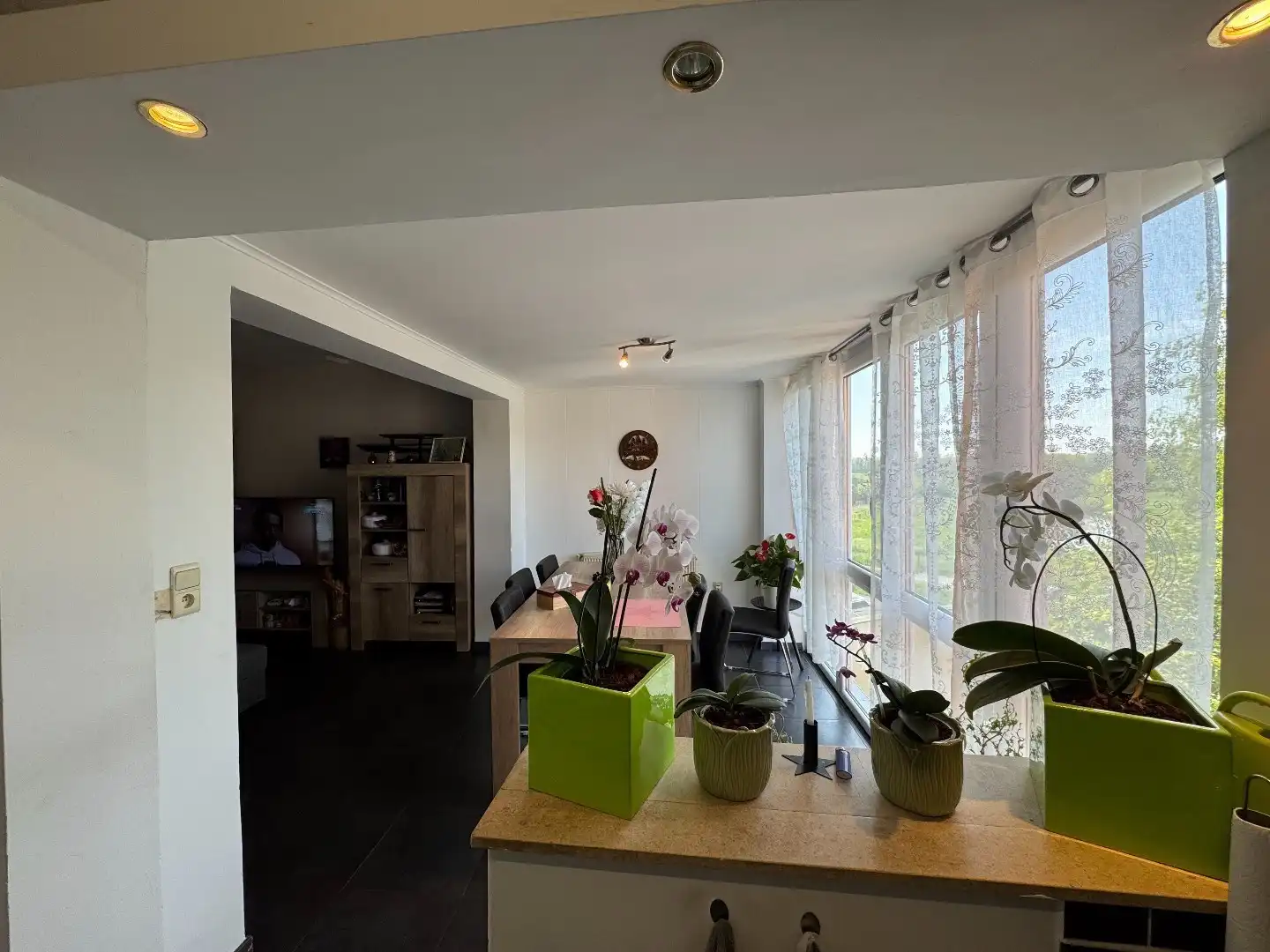 een instapklaar appartement met  2 SLPK. op VERD. 2 foto 4