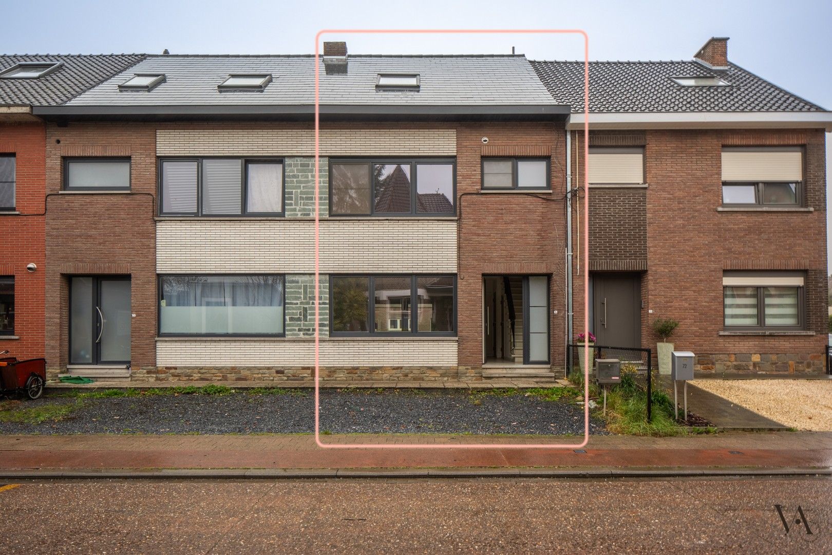 Gerenoveerde woning met tuin en garage in de dorpskern van Wijgmaal foto {{pictureIndex}}