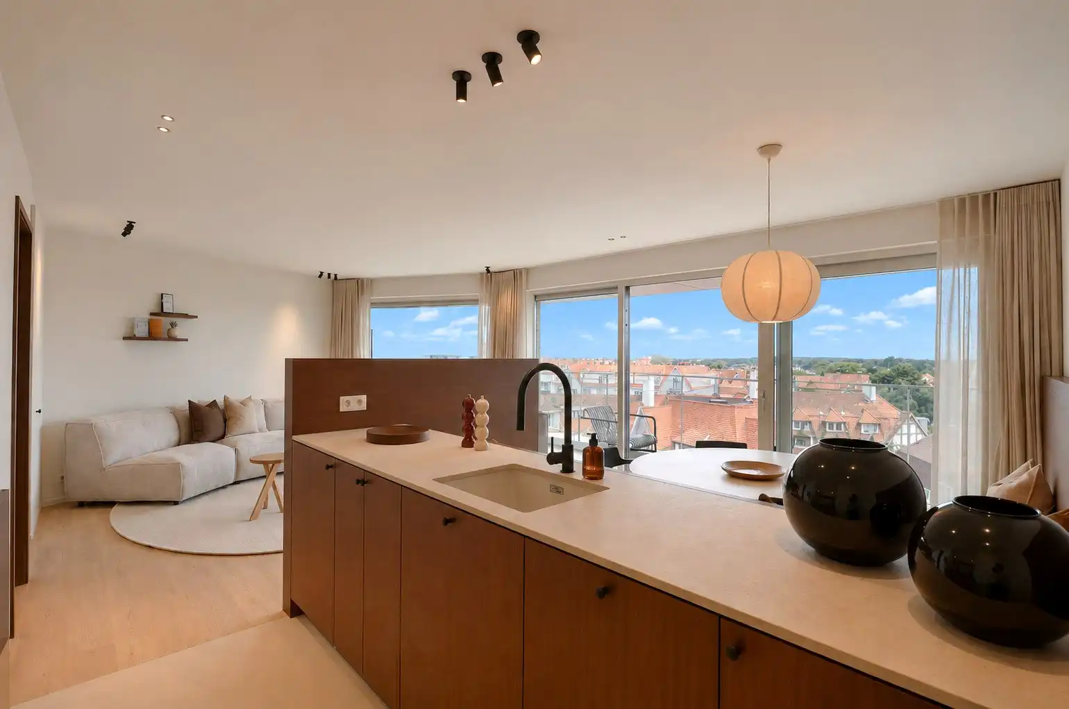 Prestigieus gerenoveerd appartement afgewerkt met hoogwaardige materialen gelegen nabij het Driehoeksplein. foto 12