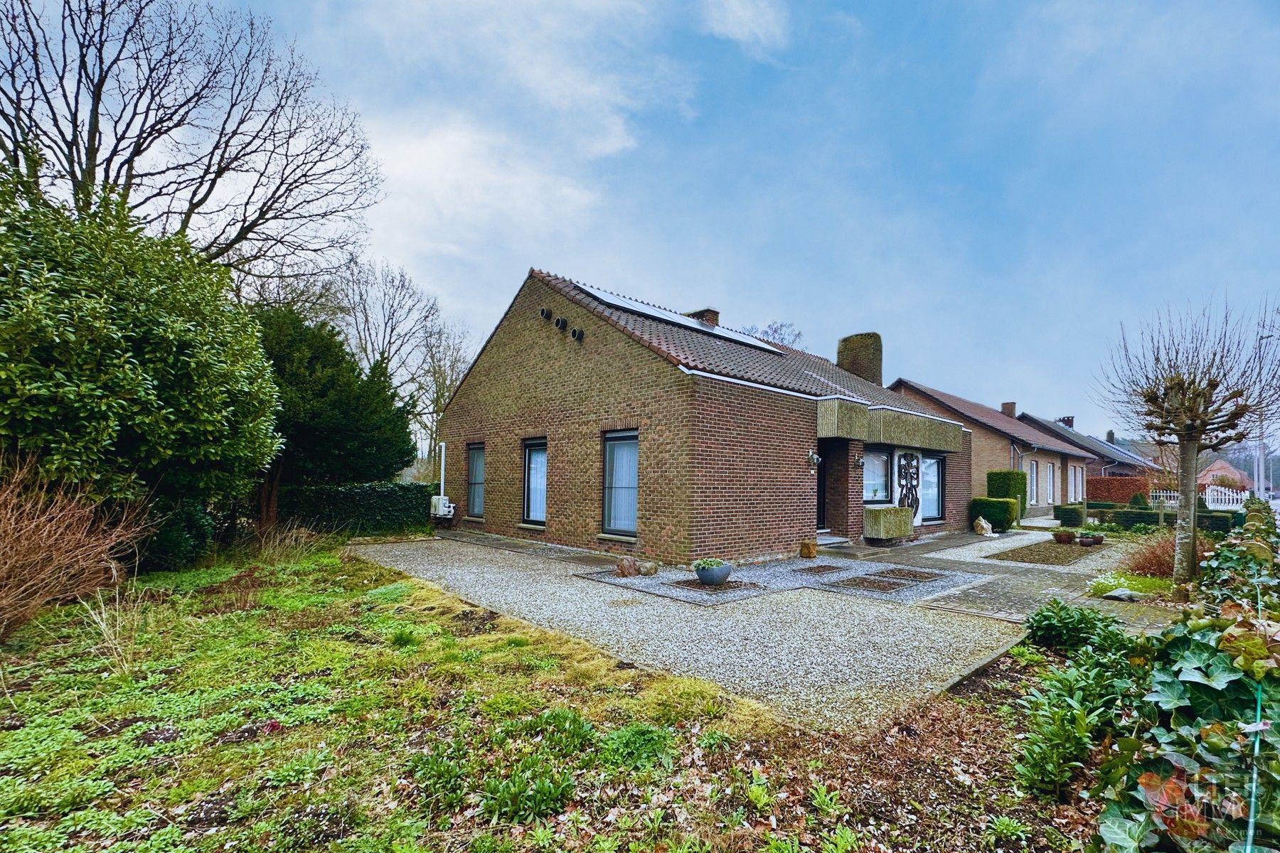 Hoofdfoto van de publicatie: Ruime woning (205m2 NBO)  met 3 slaapkamers op een perceel van 24a 50ca! De woning is ingericht als "kangoeroewoning".