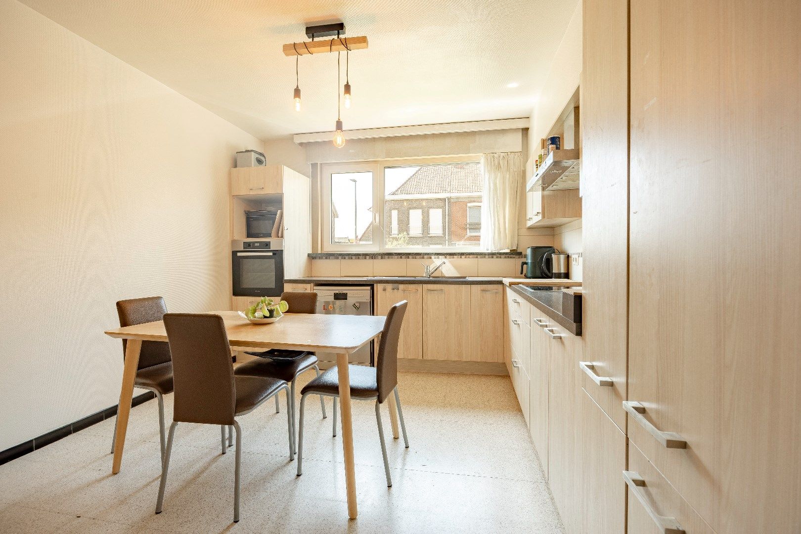 KLOEKE WONING MET 3 SLAAPKAMERS EN TUIN foto 3