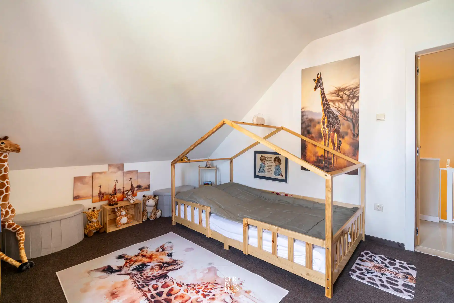 Instapklare gezinswoning (199m²) in gegeerde buurt te Lanaken!  foto 18