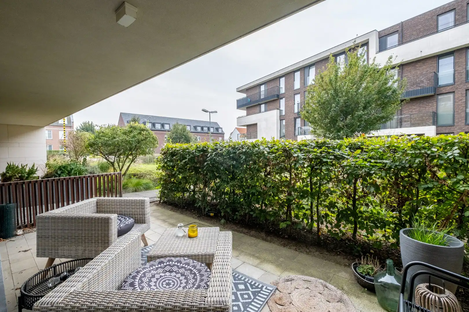 Lichtrijk gelijkvloers appartement met 2 slaapkamers en een gezellig tuintje foto 12
