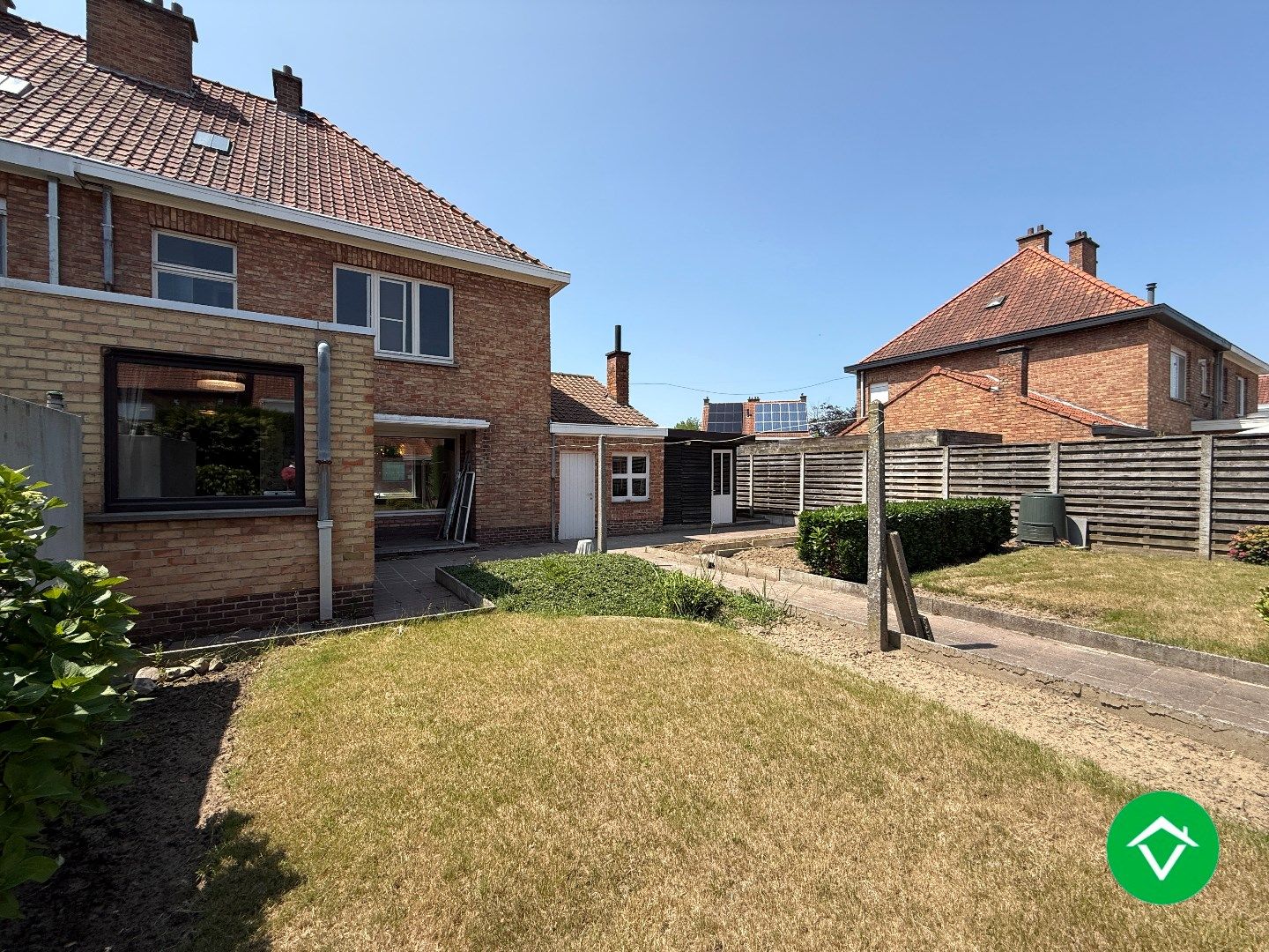 Stevige woning met 3 slaapkamers, tuin en garage in een rustige wijk te Rumbeke foto 12