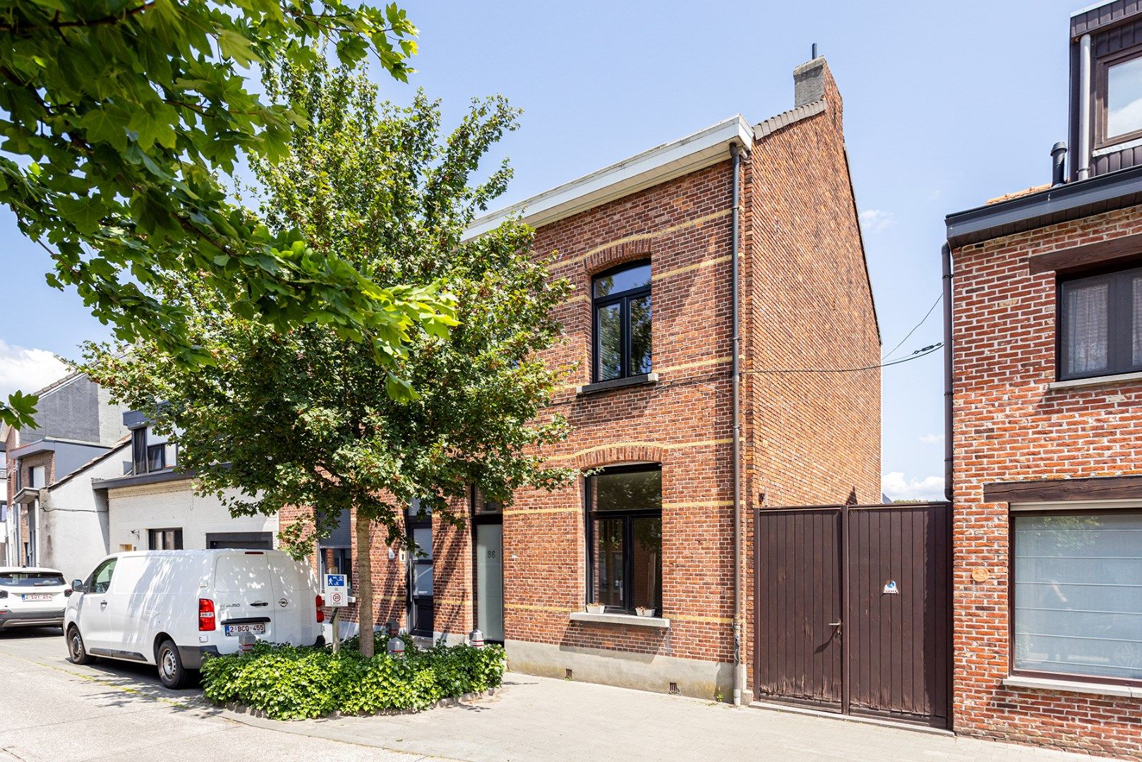 Compleet gerenoveerde woning met 4 slaapkamers en tuin in Schoten.  foto 21