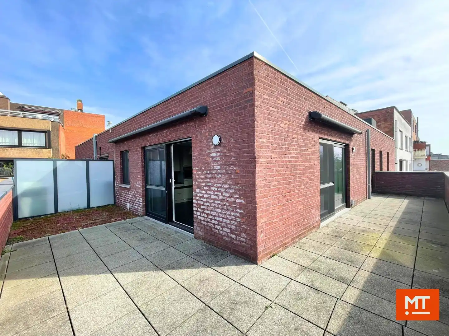 Instapklaar éénslaapkamerappartement met groot terras en ondergrondse staanplaats te huur in Izegem foto 15