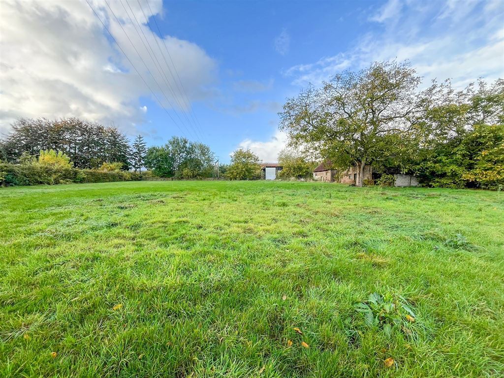 Bouwgrond voor open bebouwing in rustige straat! foto 2