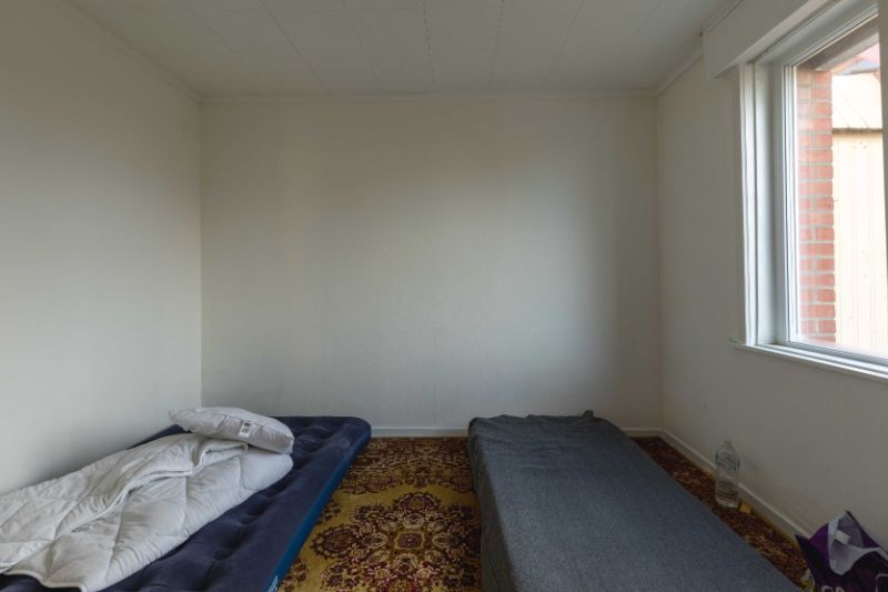 Roeselare-Rumbeke. Gelijkvloers&nbsp; met 2 slaapkamers van 75 m² met aparte ingang en parkeerplaats. Recent vernieuwd. Ideale investering of starter. foto 7