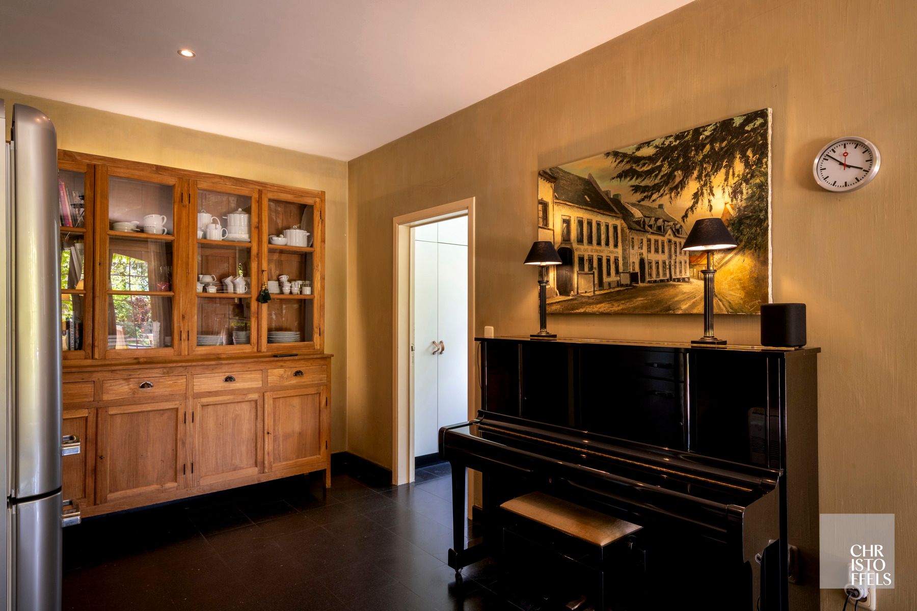 Zuiderse villa met zwembad in een rustige straat, op een perceel van 16a93ca! foto 12