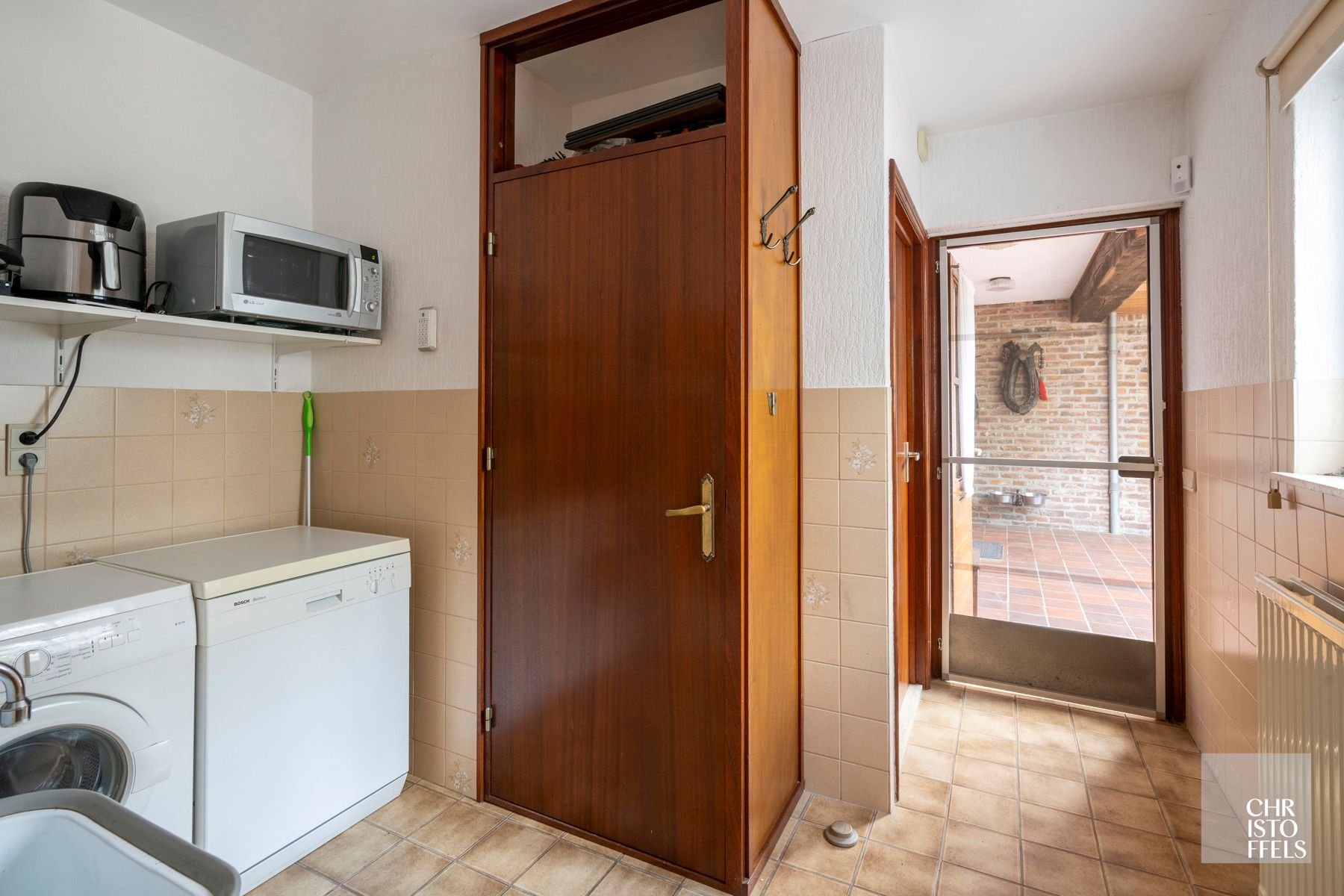 Landhuis met zwembad (243m²) in bosrijke omgeving te Maasmechelen! foto 11