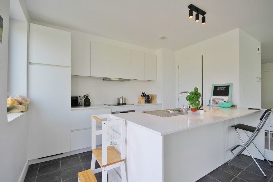 Moderne woning met 3 slaapkamers en tuin in het rustige Landen foto 12