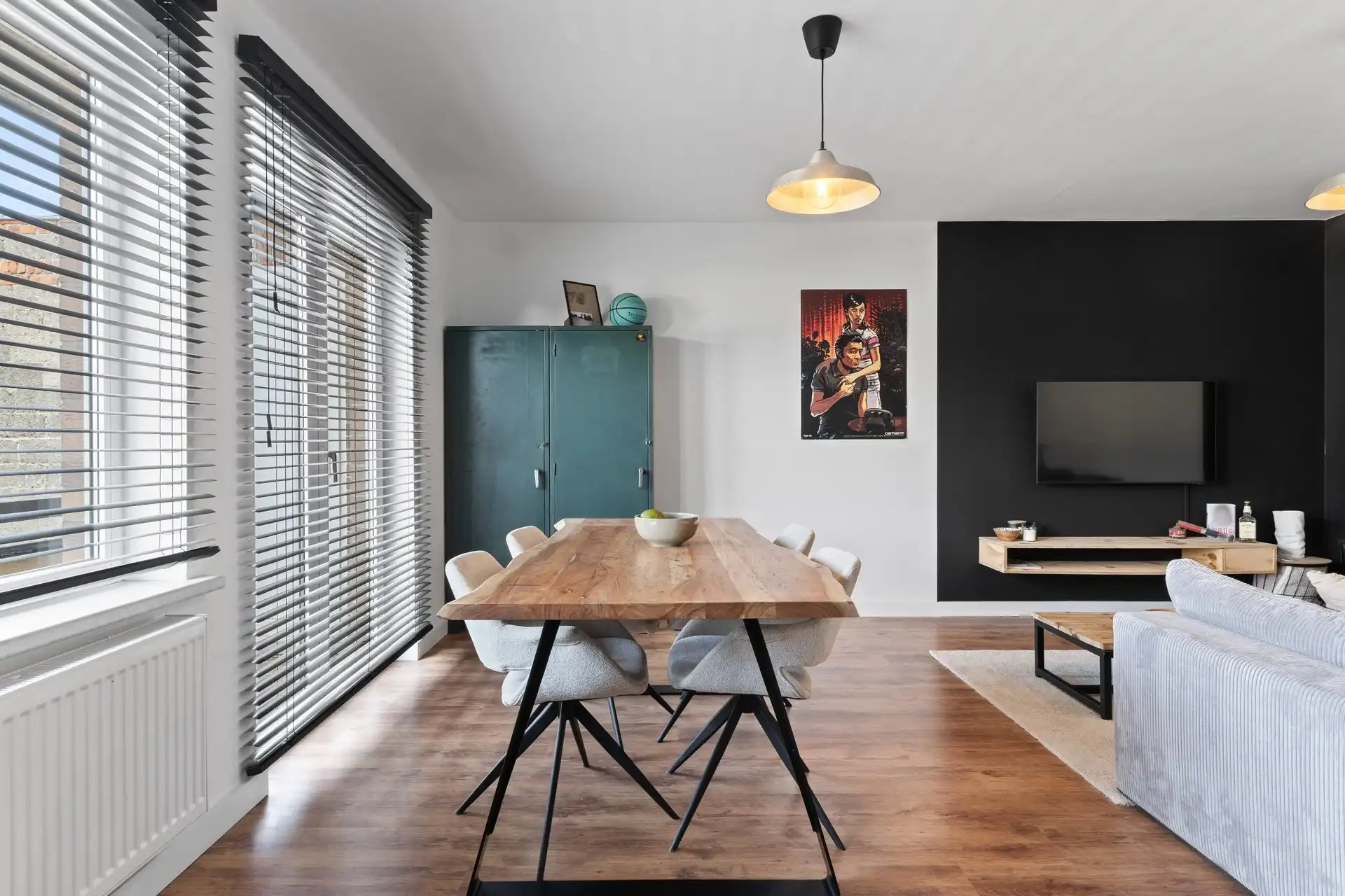 Volledig vernieuwd appartement met lichtrijke leefruimte en rustig terras foto 4