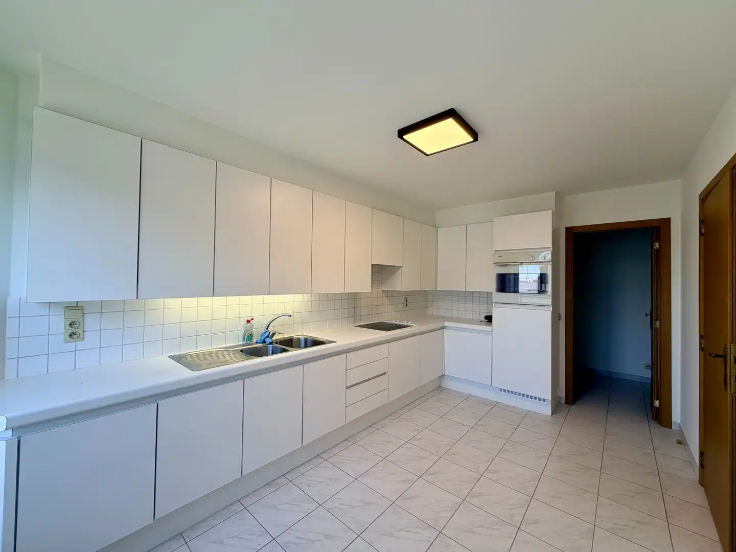 Instapklaar appartement in het centrum van Roeselare! foto 4