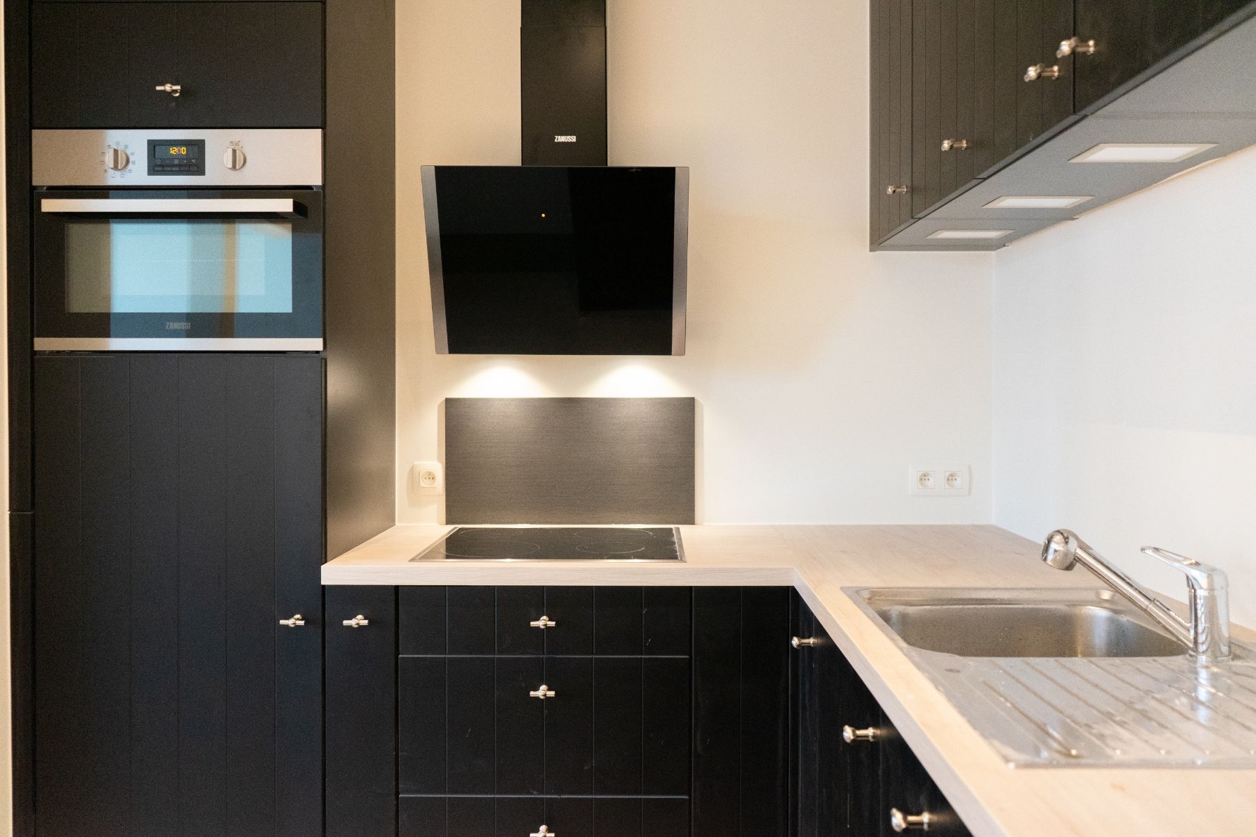 Uniek gelegen gerenoveerd appartement in hartje Gent op het Sint-Baafsplein foto 16